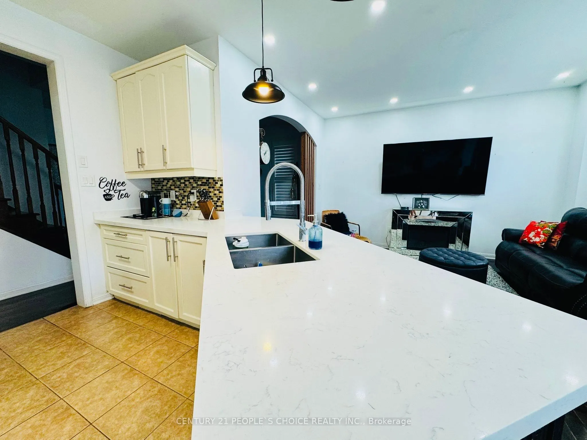 1135 Solomon Court, #Upper