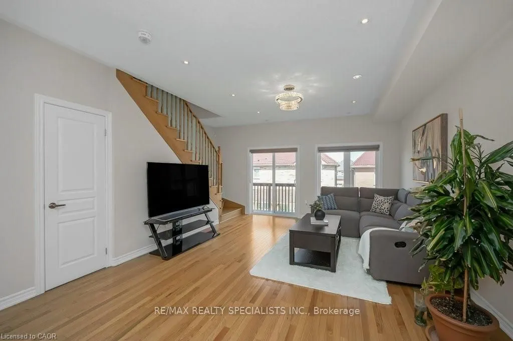 34 Aspen Hills Road, #3