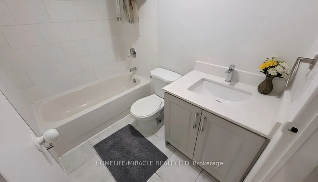 71 Mcmurchy Avenue, #Main