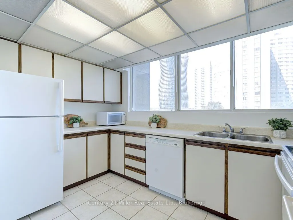 3695 Kaneff Crescent, ##606