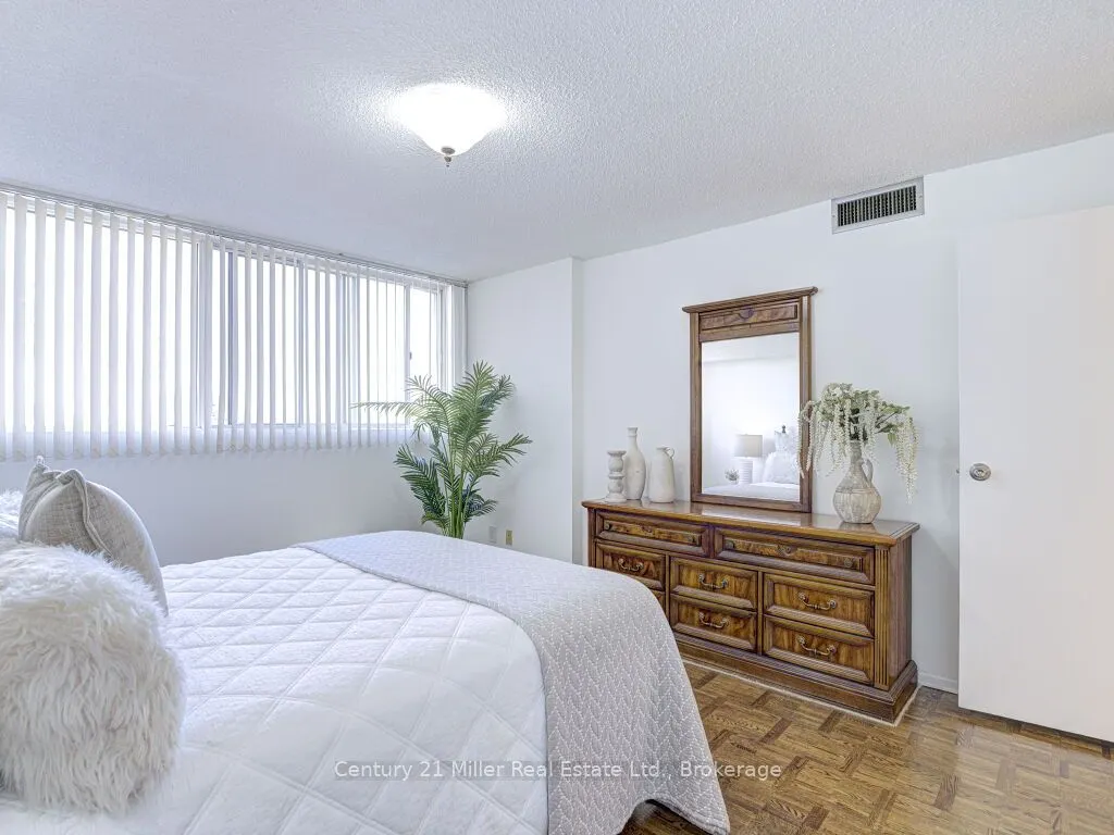 3695 Kaneff Crescent, ##606