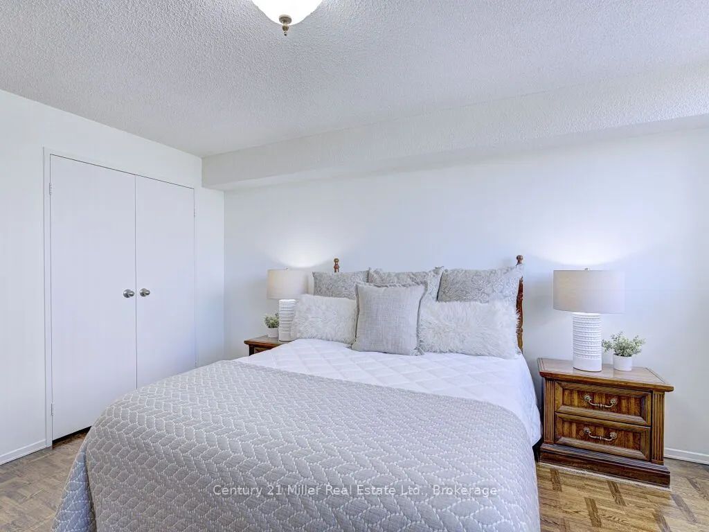 3695 Kaneff Crescent, ##606