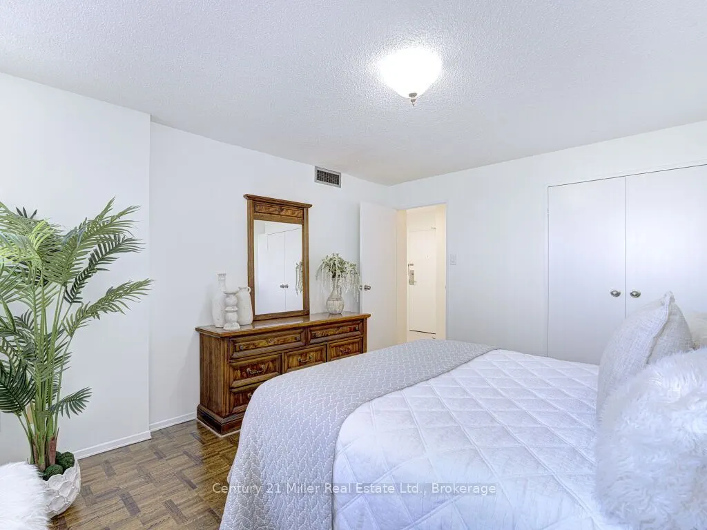 3695 Kaneff Crescent, ##606