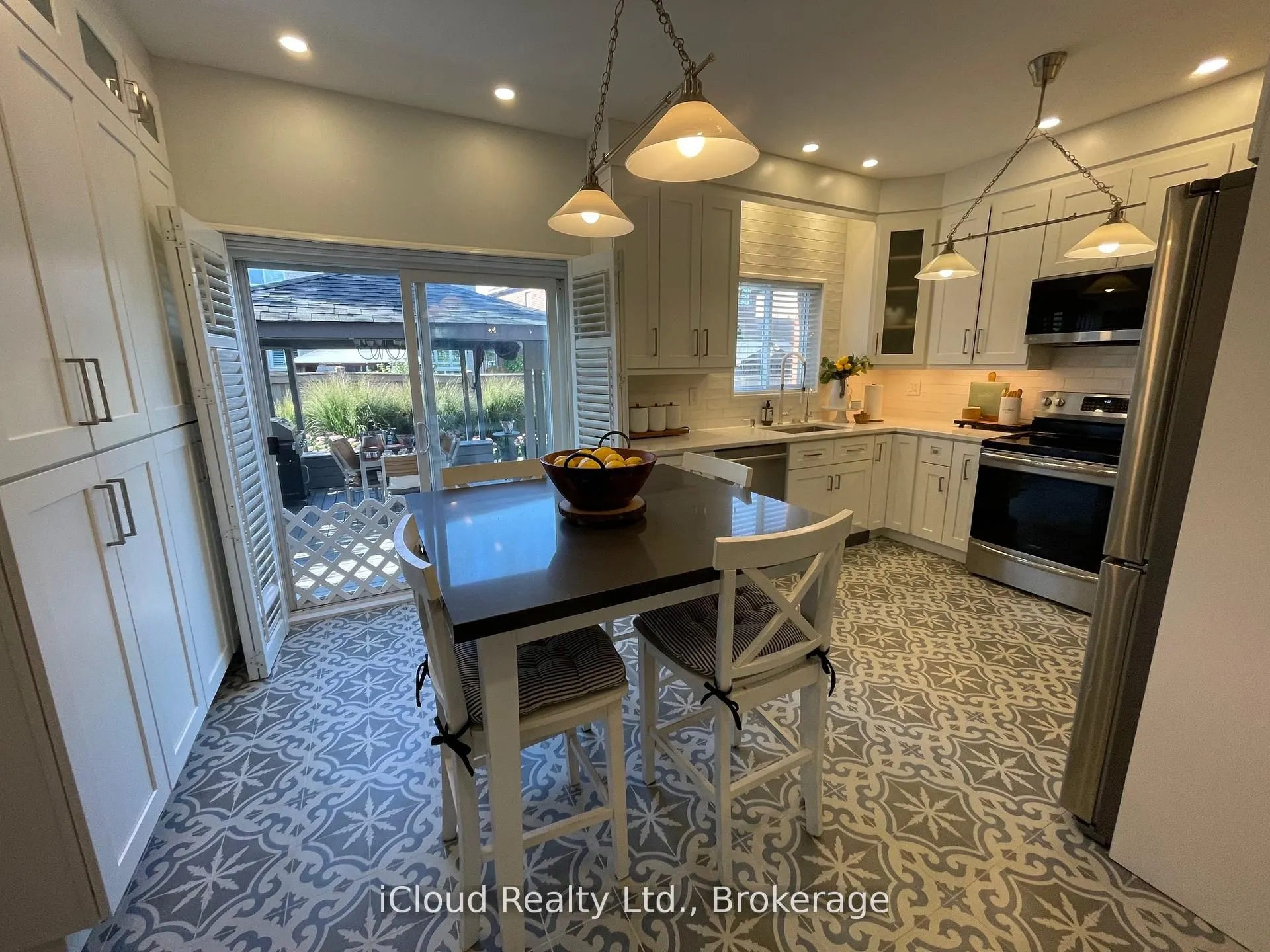 22 Fallgate Drive
