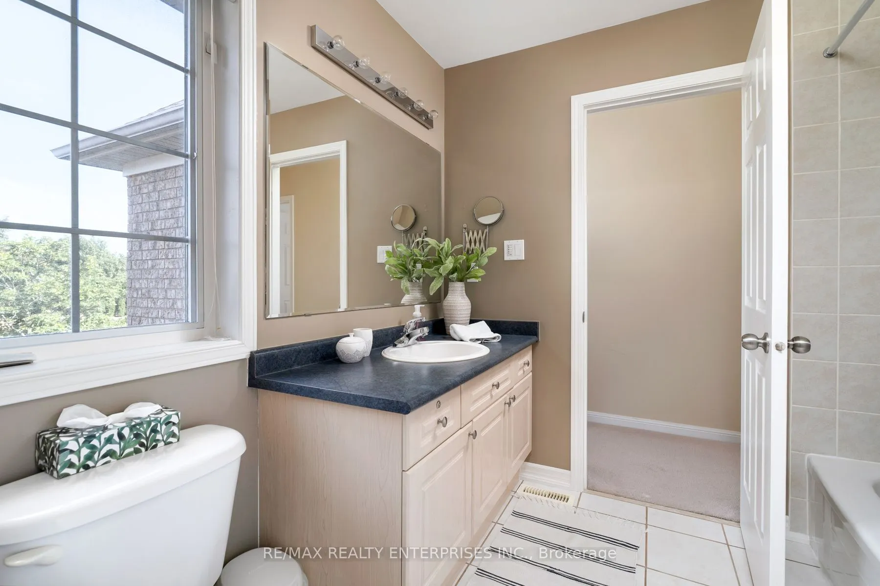 3941 Angus Walk