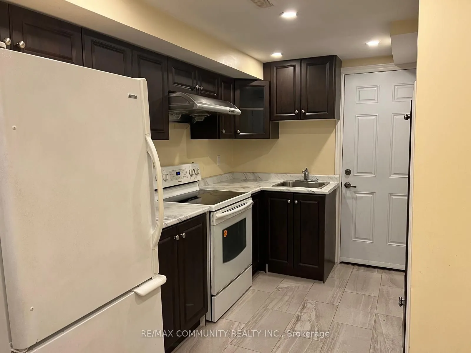 3837 Coachman Circle
