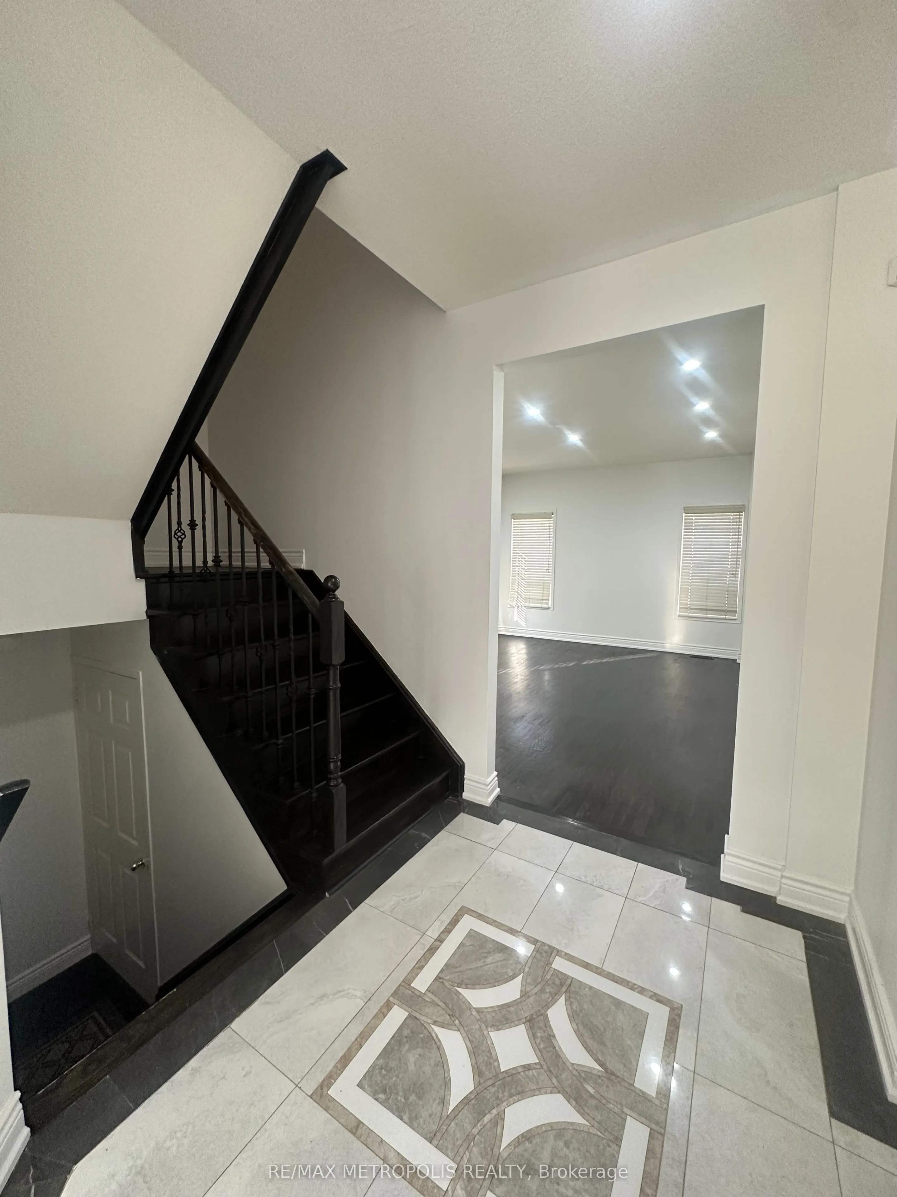 53 Commodore Drive, #Upper