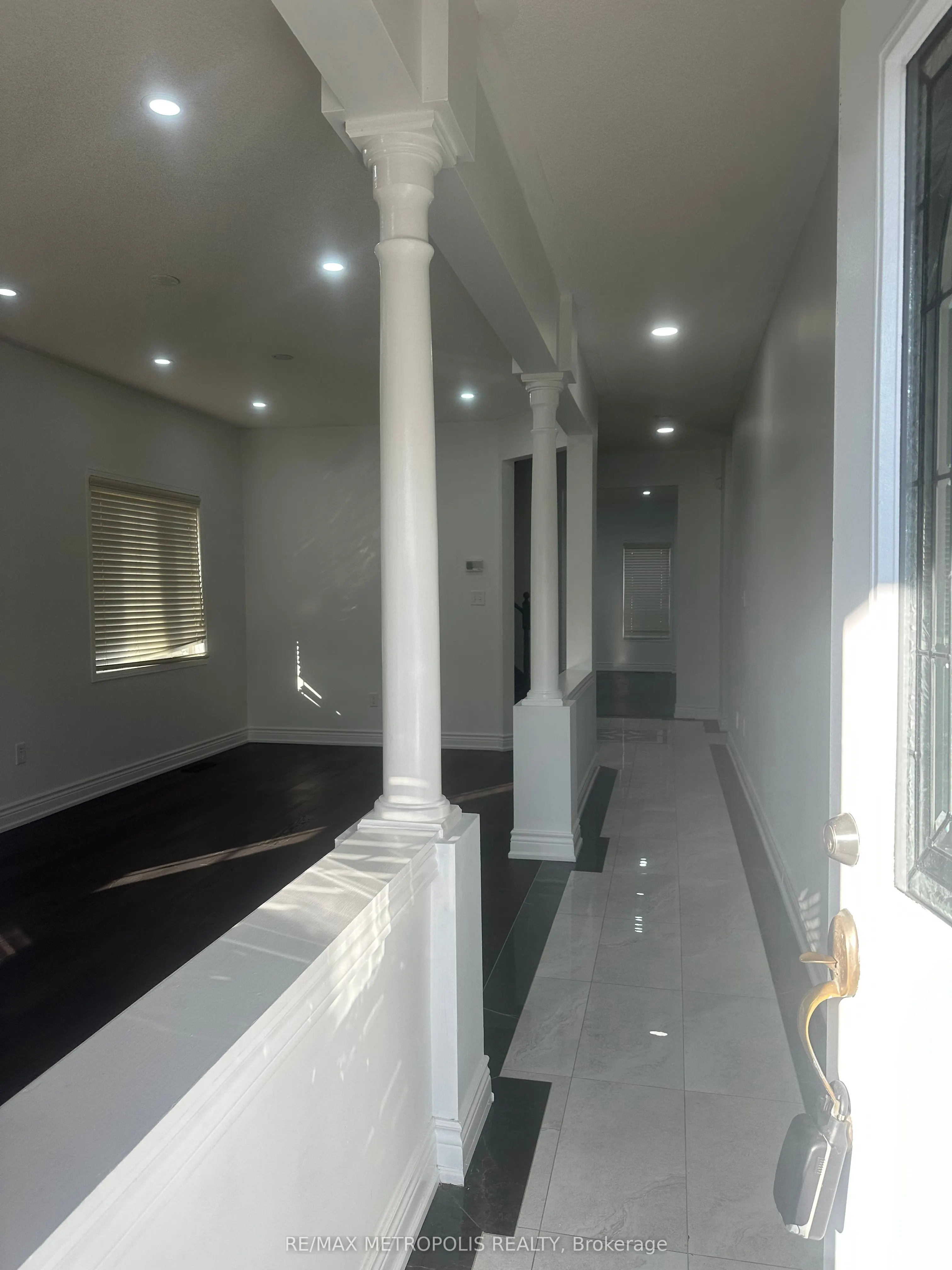 53 Commodore Drive, #Upper