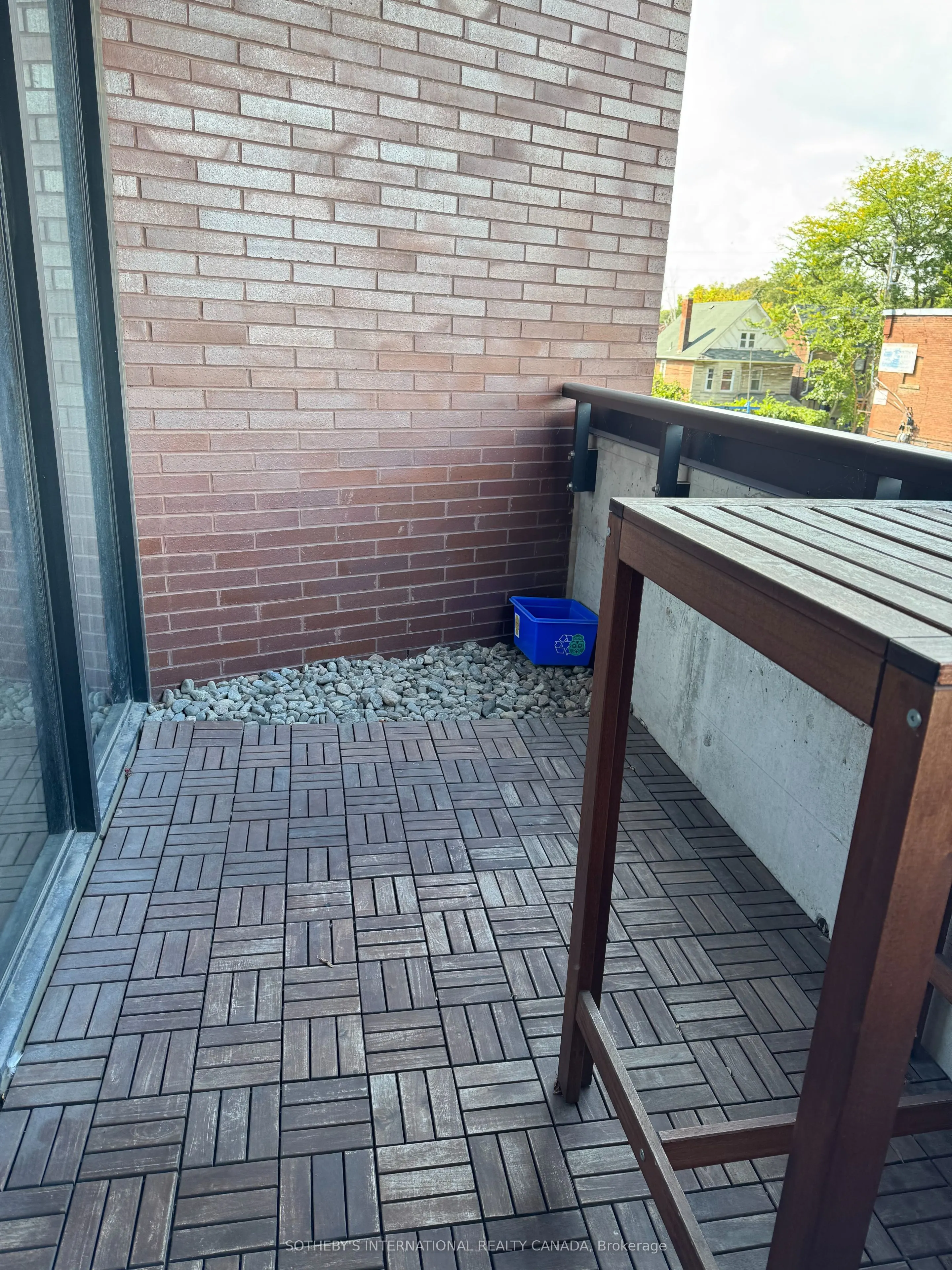 383 Sorauren Avenue, #12