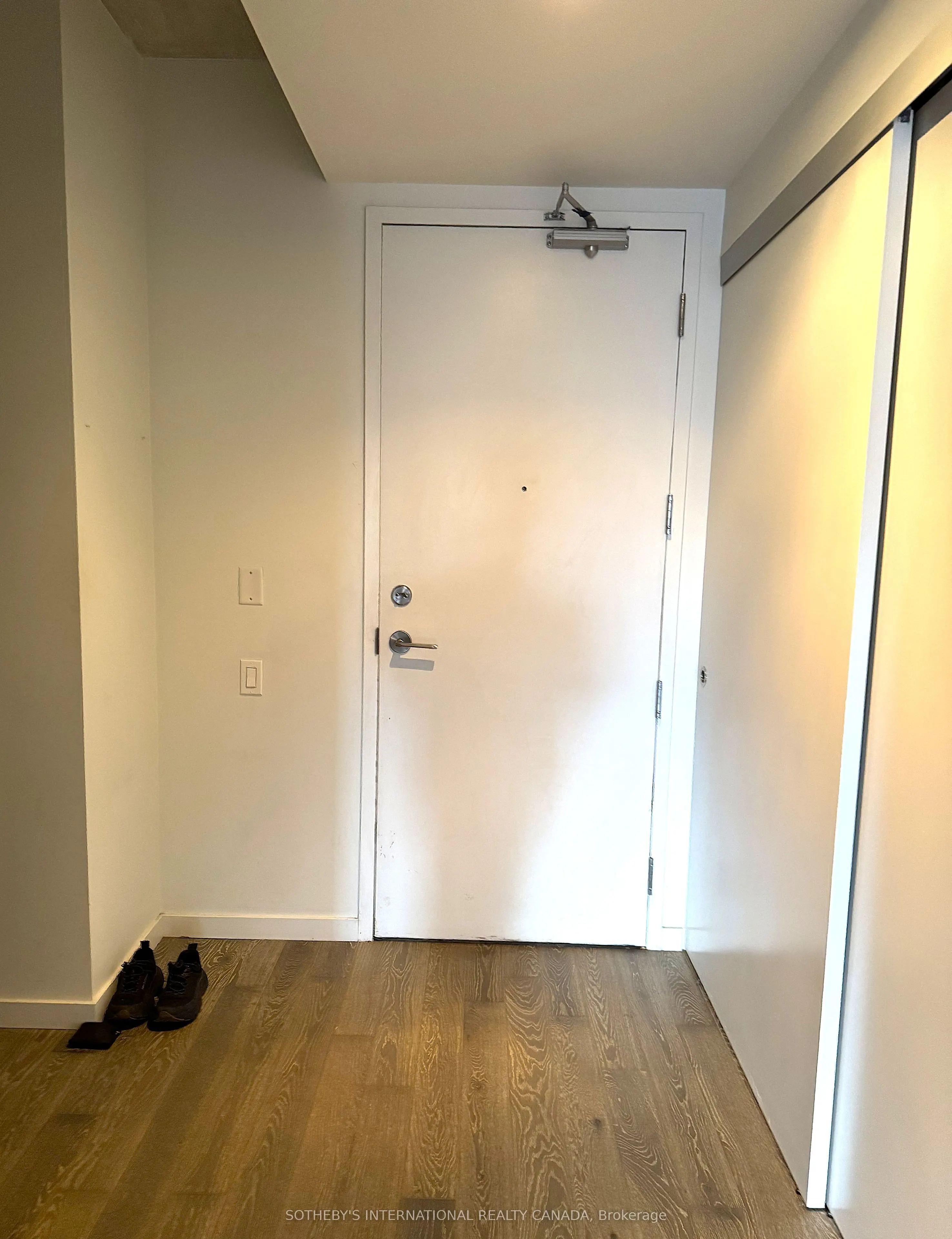 383 Sorauren Avenue, #12
