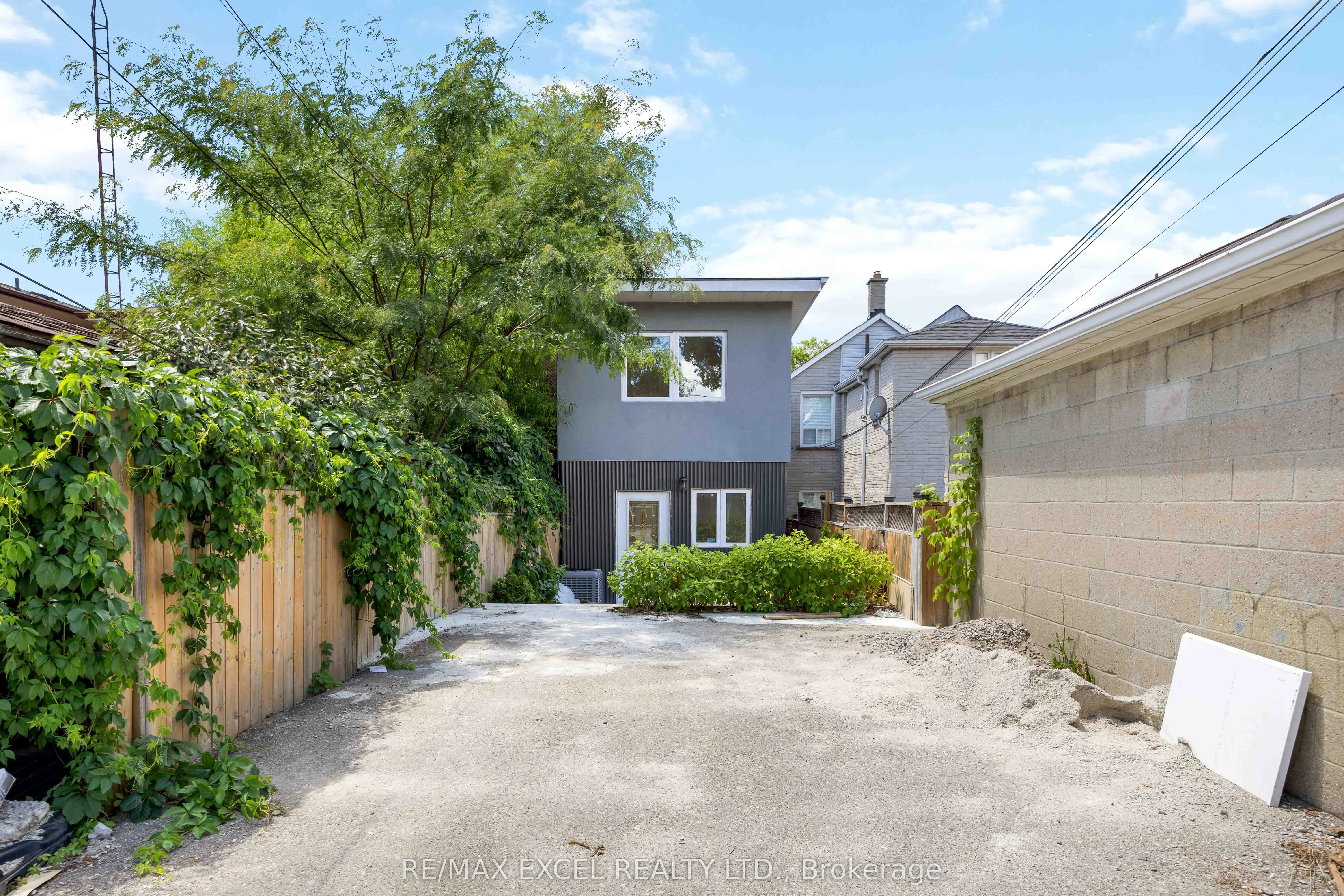 75 Harvie Avenue