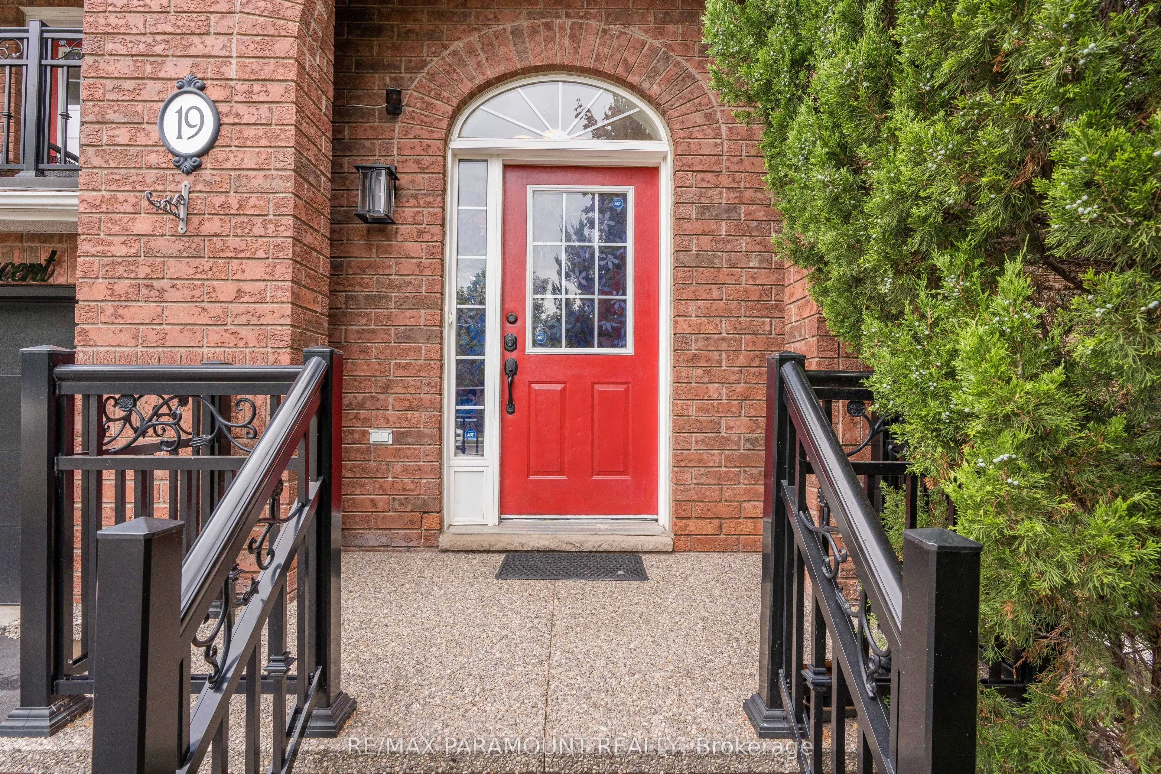 19 River Rock Crescent