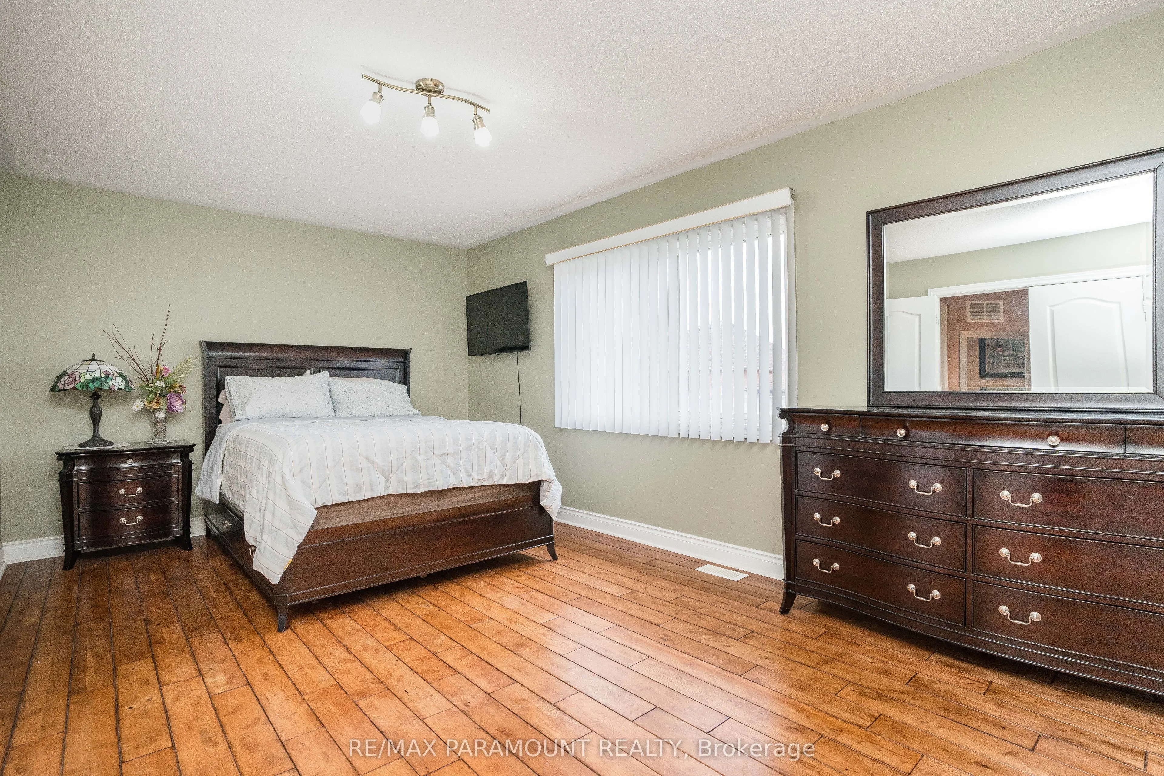 19 River Rock Crescent