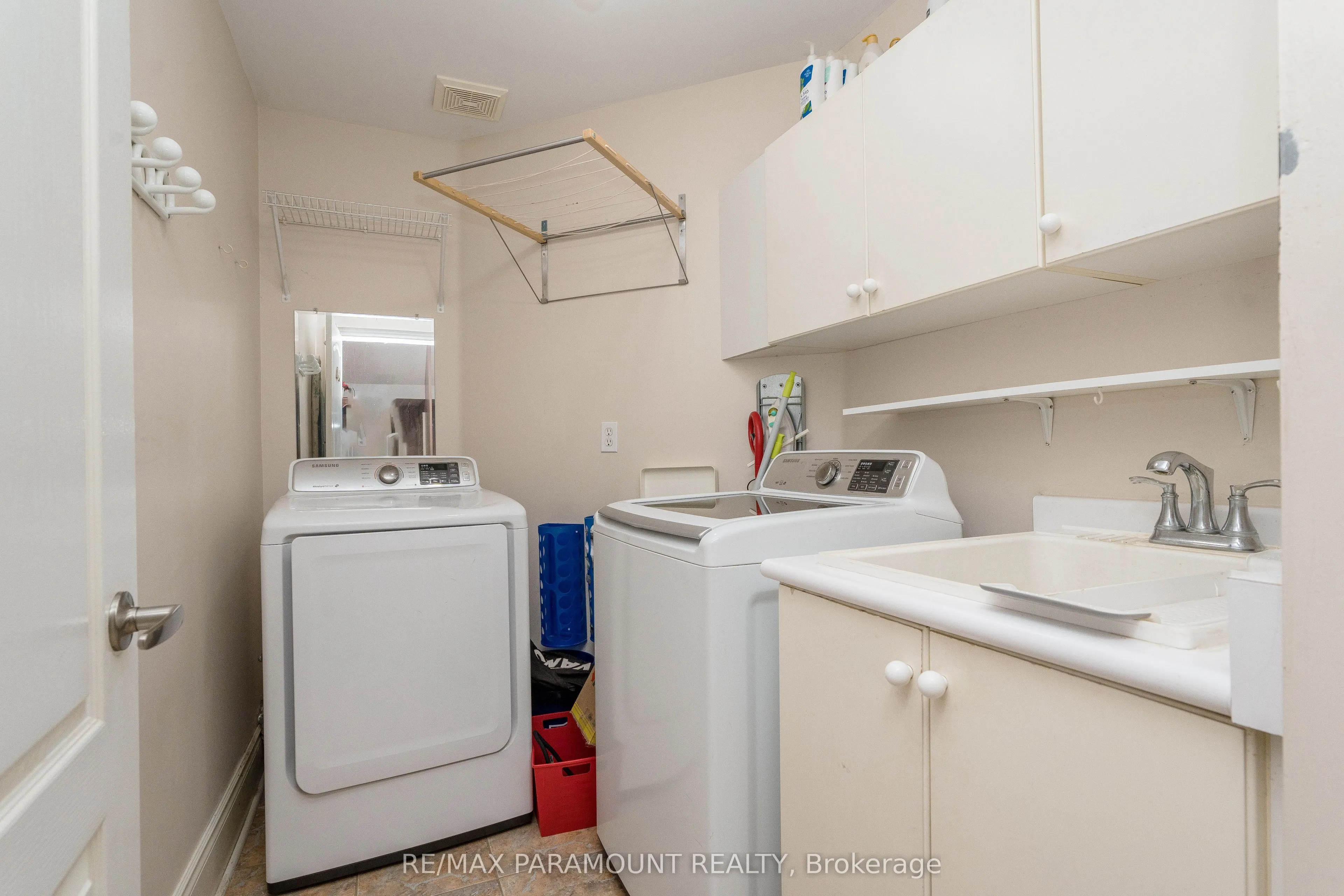 19 River Rock Crescent