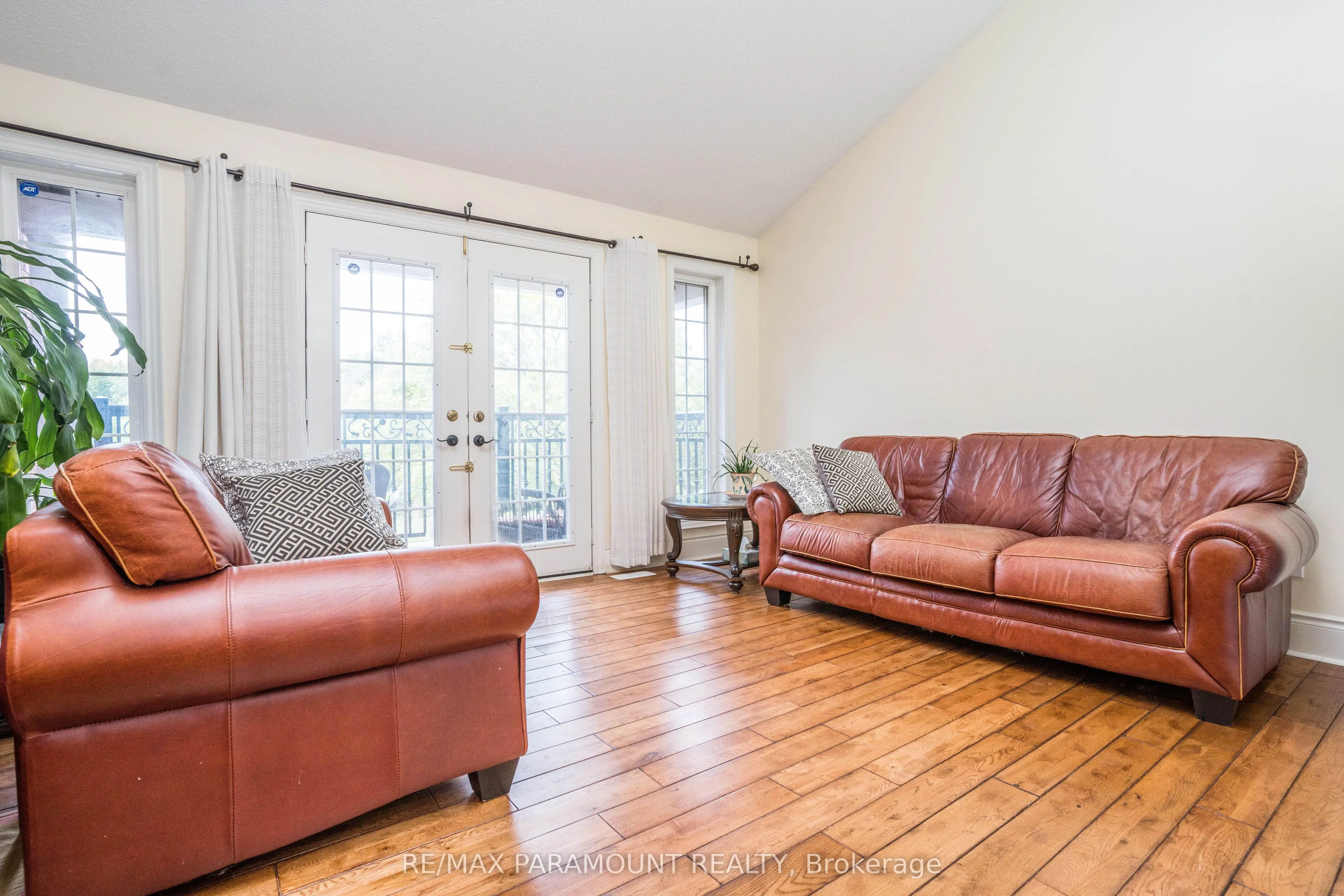 19 River Rock Crescent