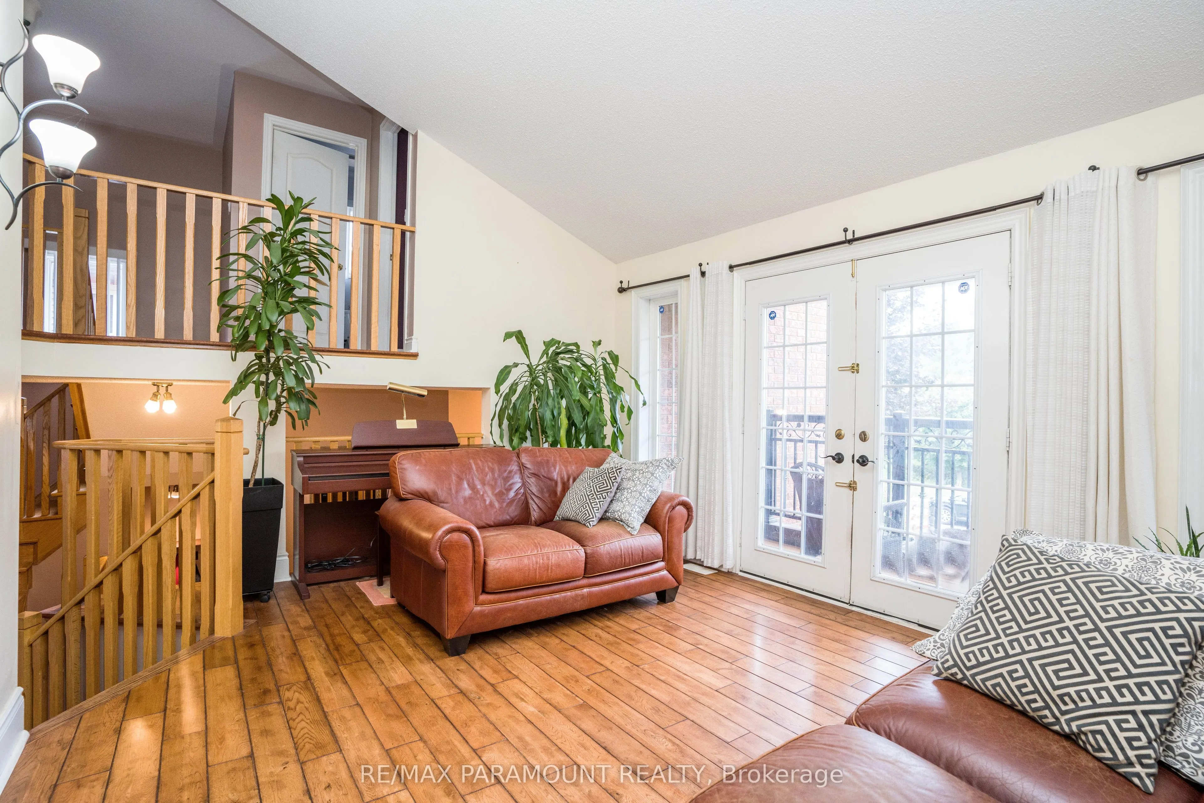 19 River Rock Crescent