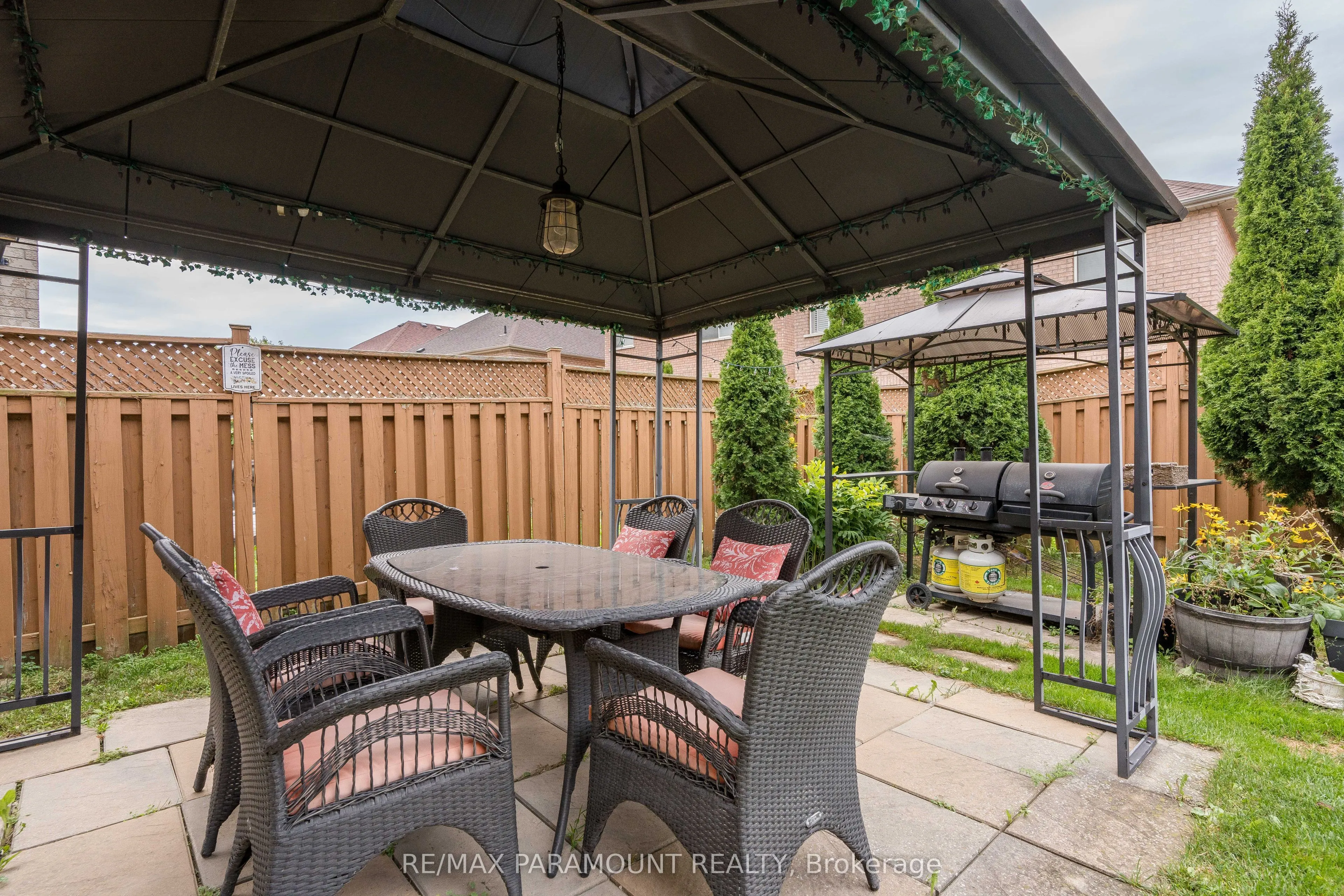 19 River Rock Crescent