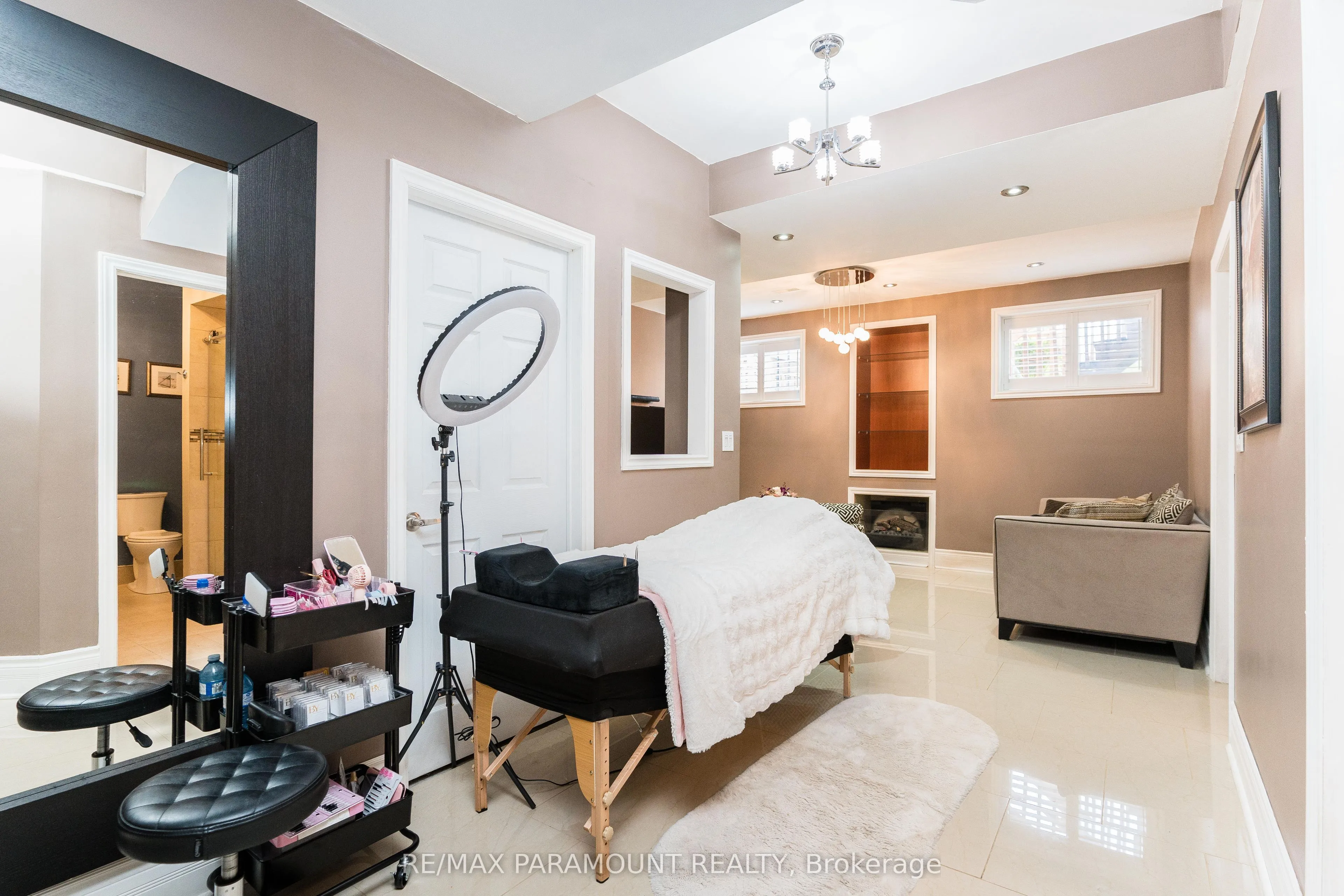 19 River Rock Crescent