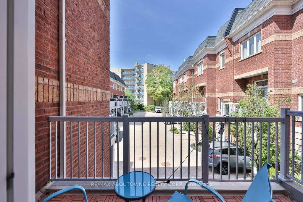 120 Bronte Road, #8