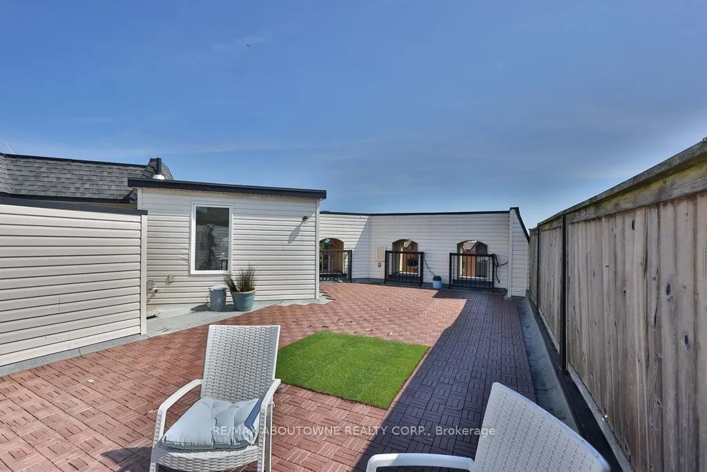 120 Bronte Road, #8