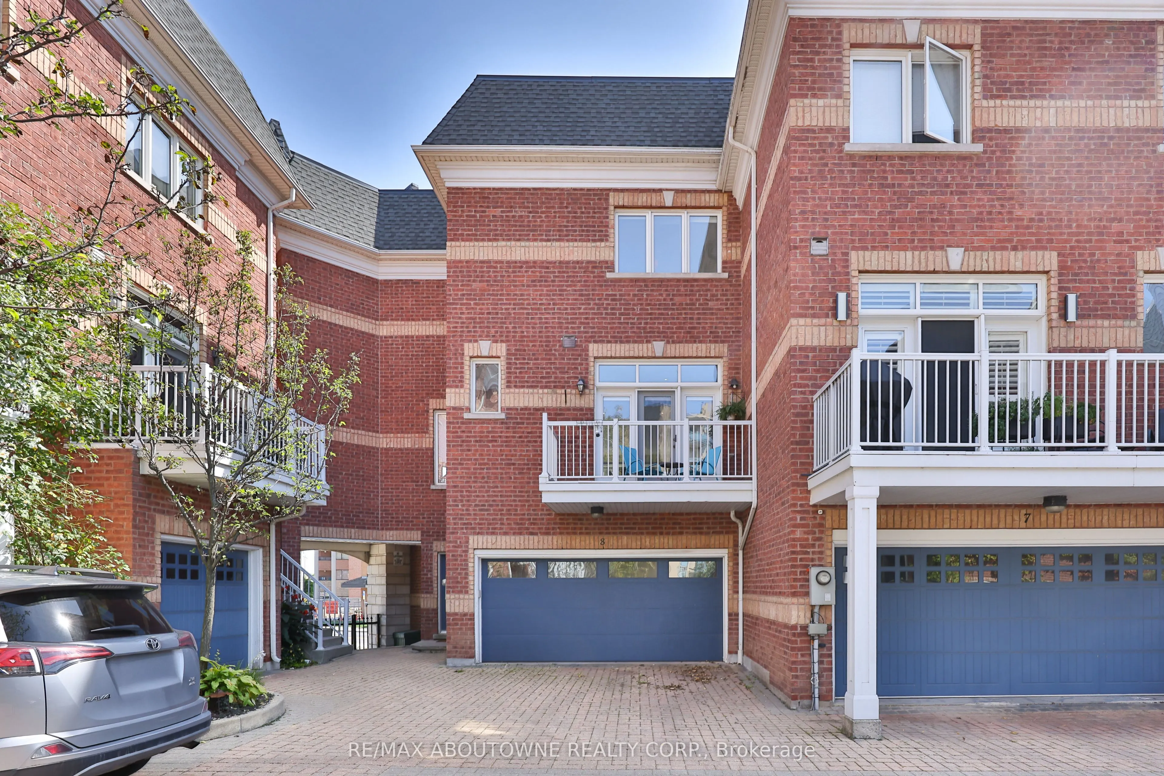 120 Bronte Road, #8
