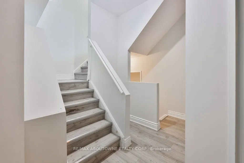 120 Bronte Road, #8