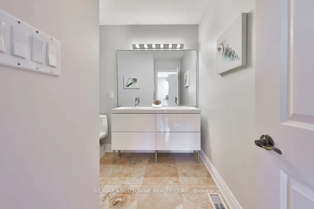 120 Bronte Road, #8