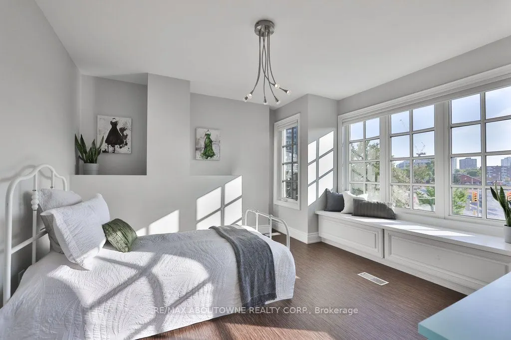 120 Bronte Road, #8