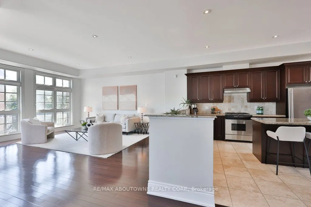 120 Bronte Road, #8