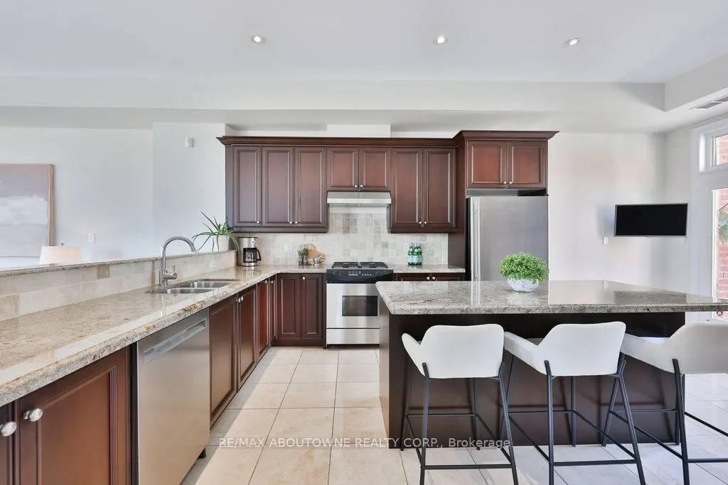 120 Bronte Road, #8