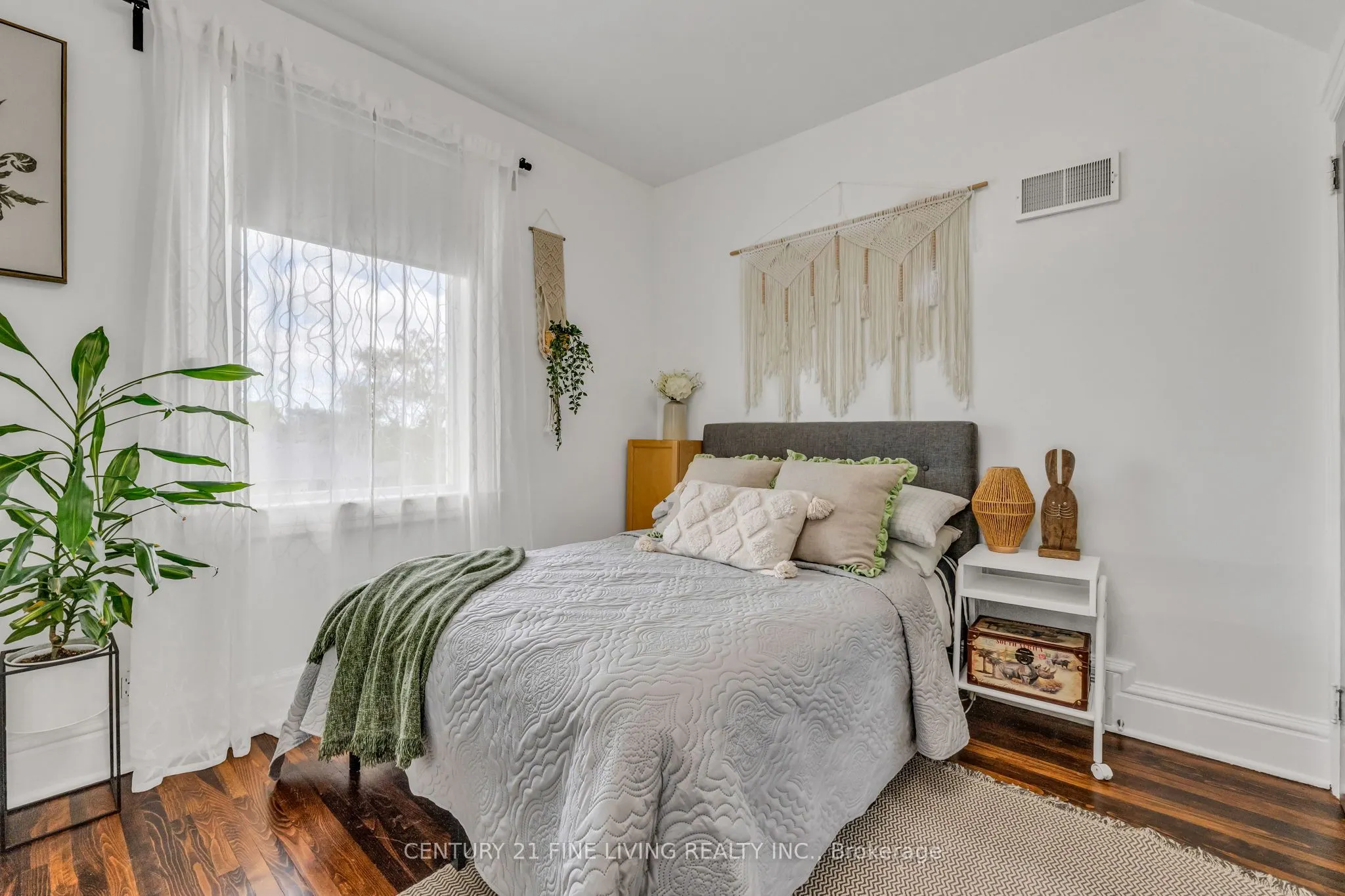 30 Norgrove Crescent