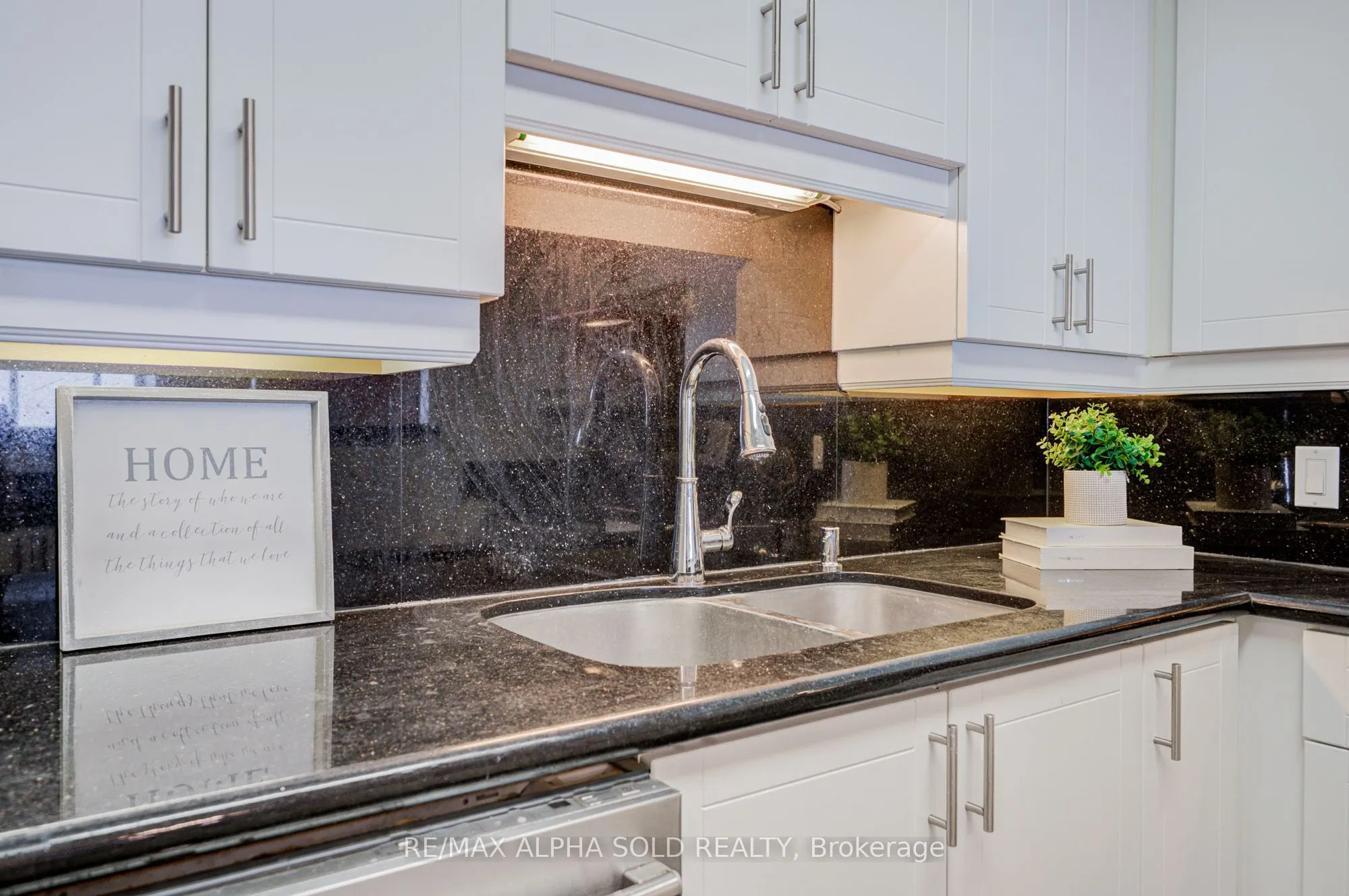 5280 Lakeshore Road, #1107