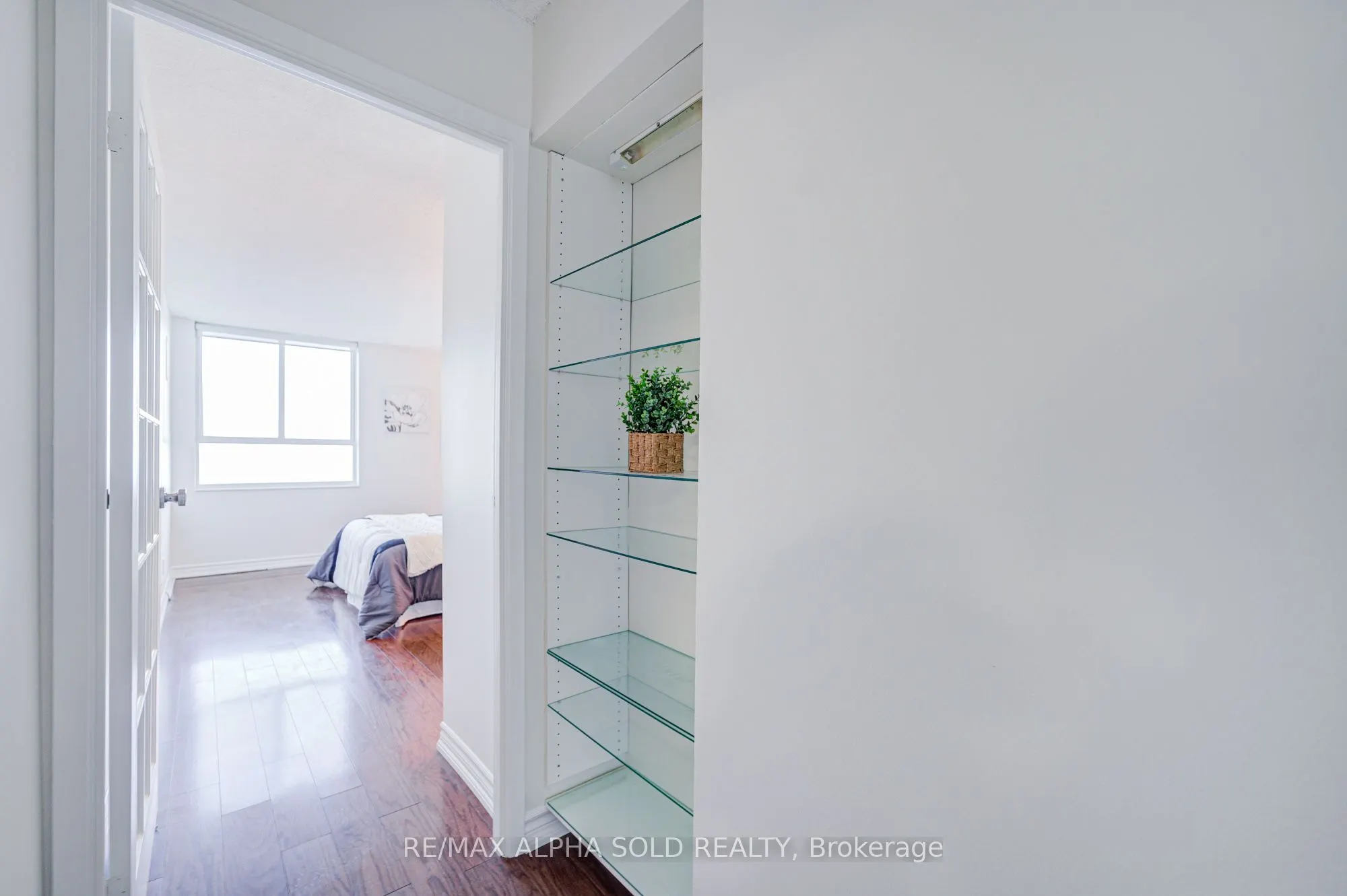 5280 Lakeshore Road, #1107