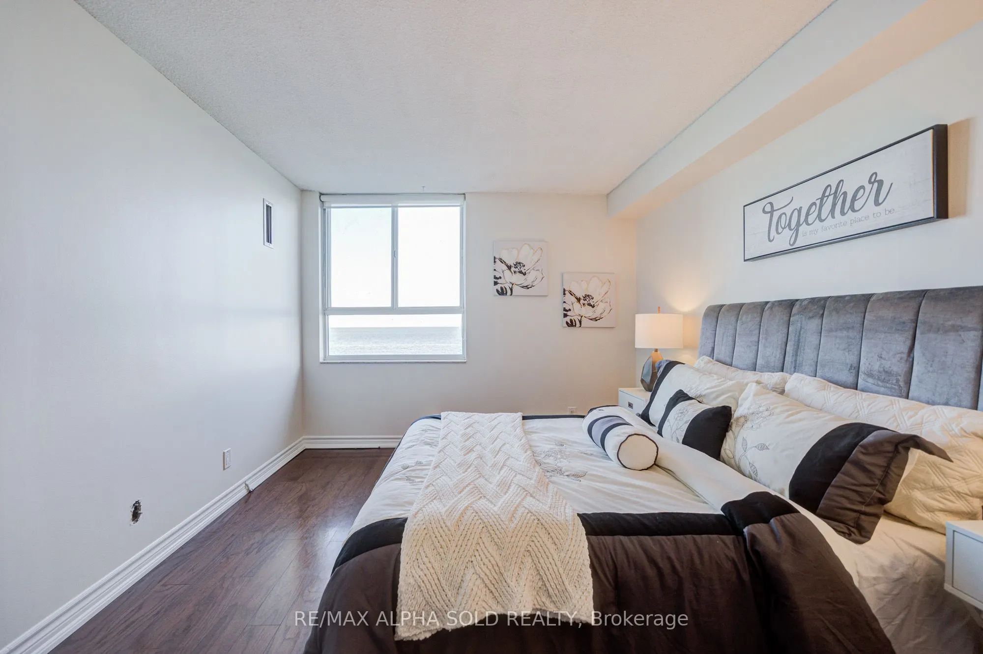 5280 Lakeshore Road, #1107
