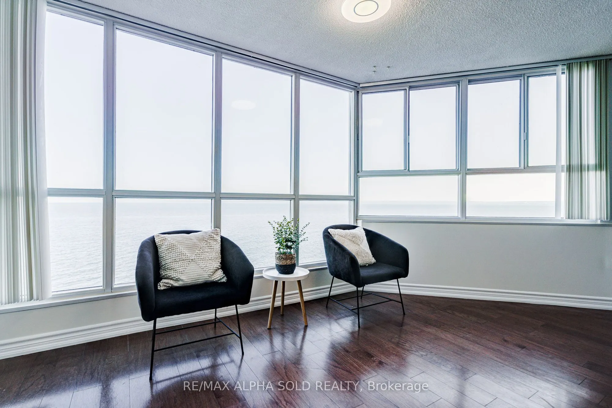 5280 Lakeshore Road, #1107