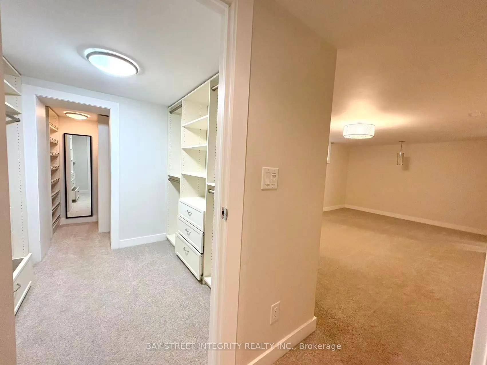 1270 Crossfield Bend
