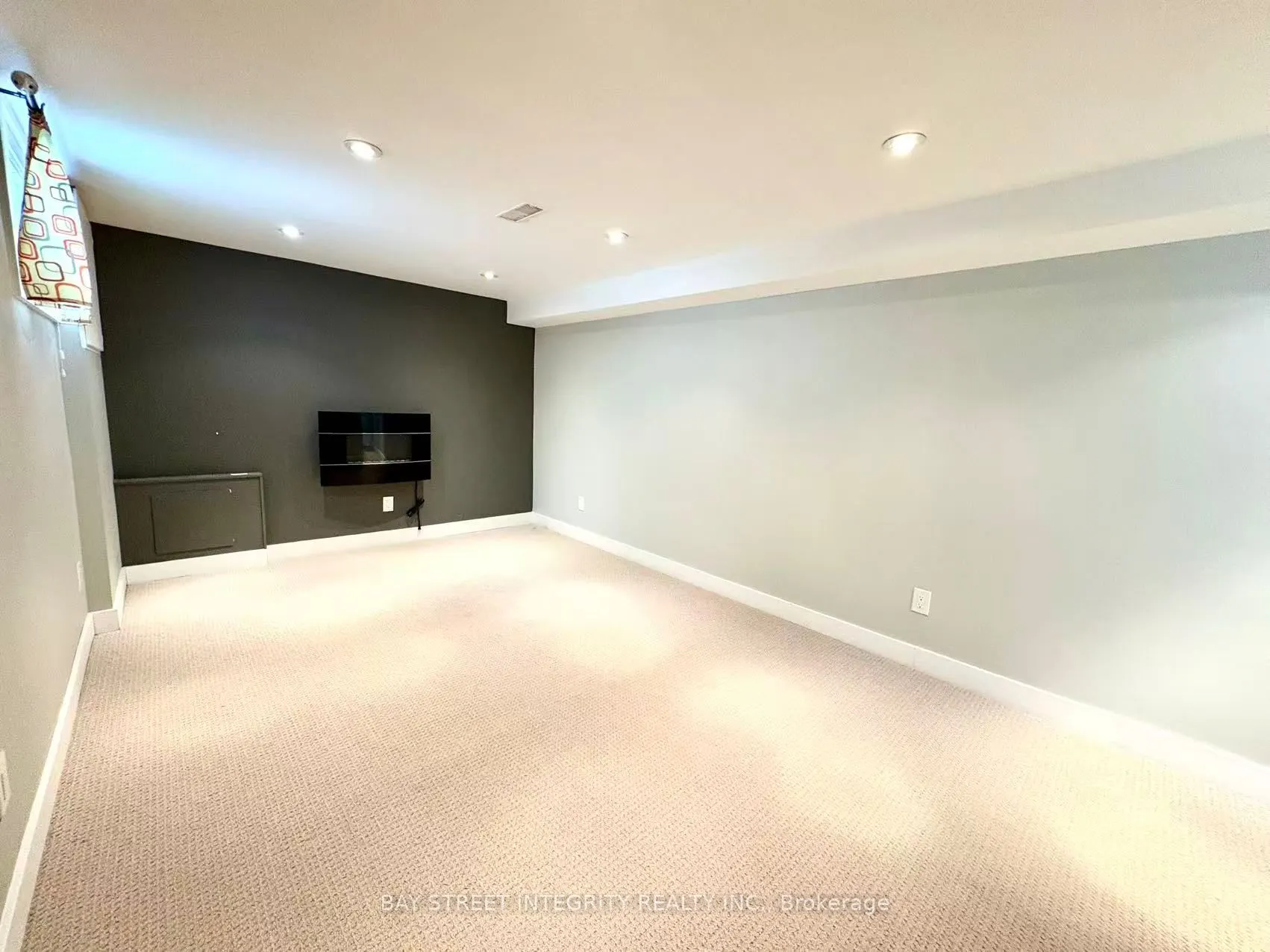 1270 Crossfield Bend