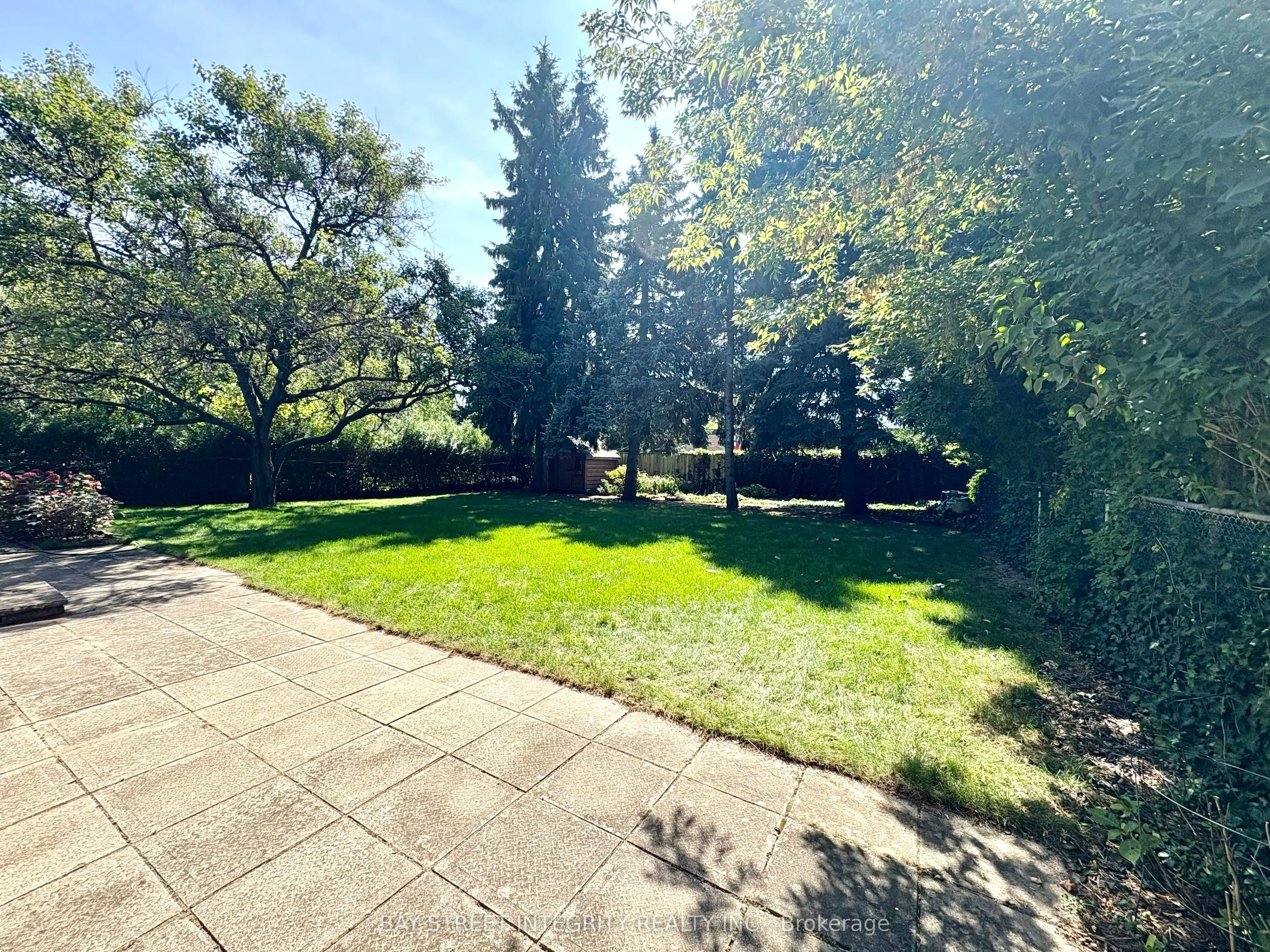 1270 Crossfield Bend