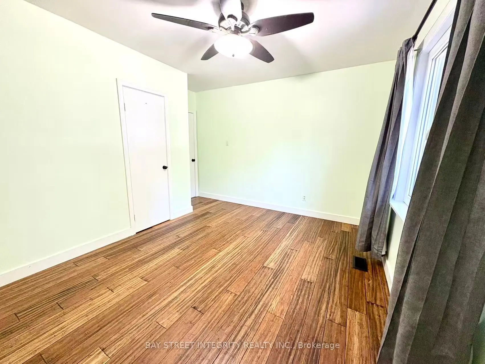 1270 Crossfield Bend