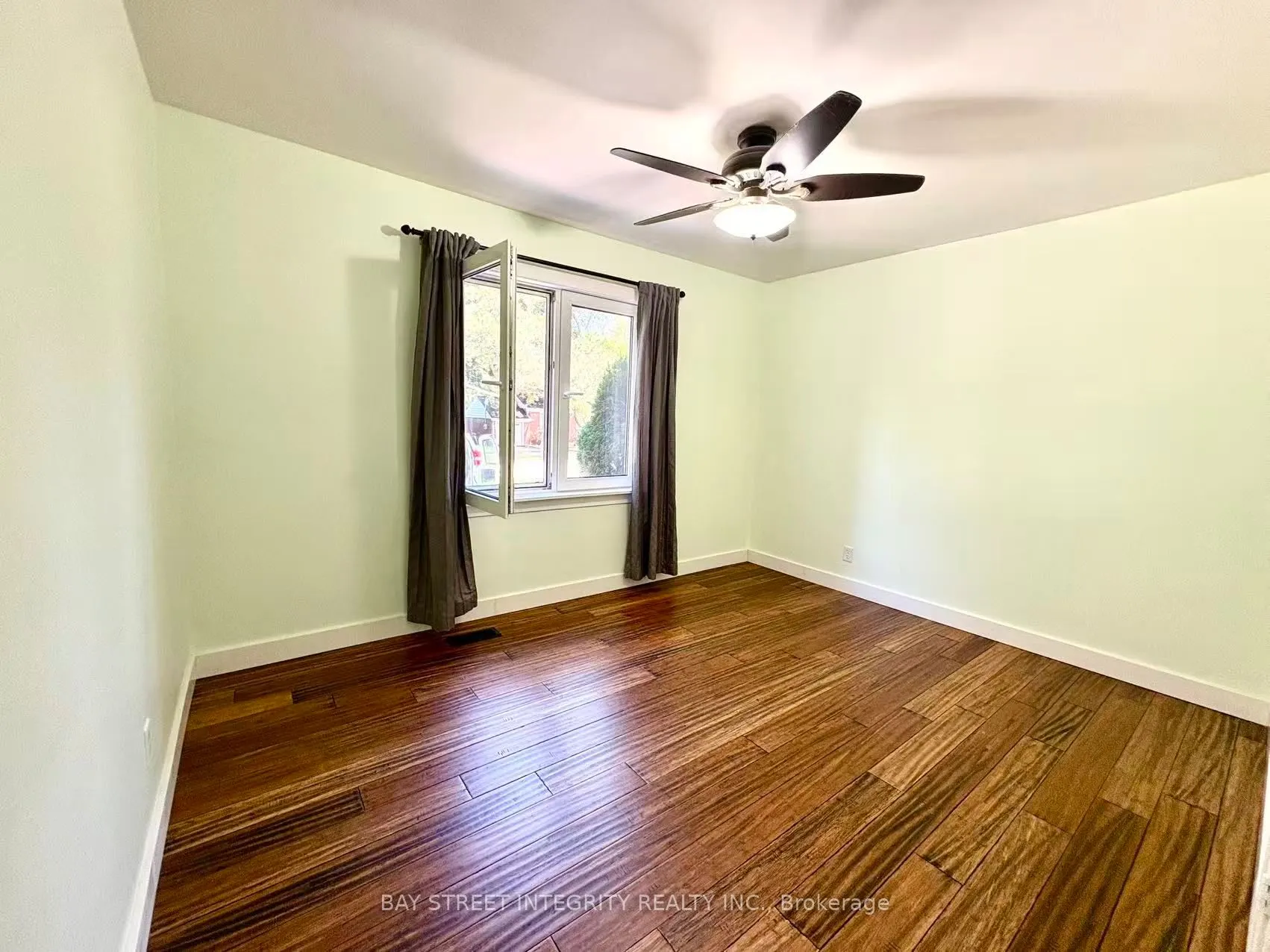 1270 Crossfield Bend