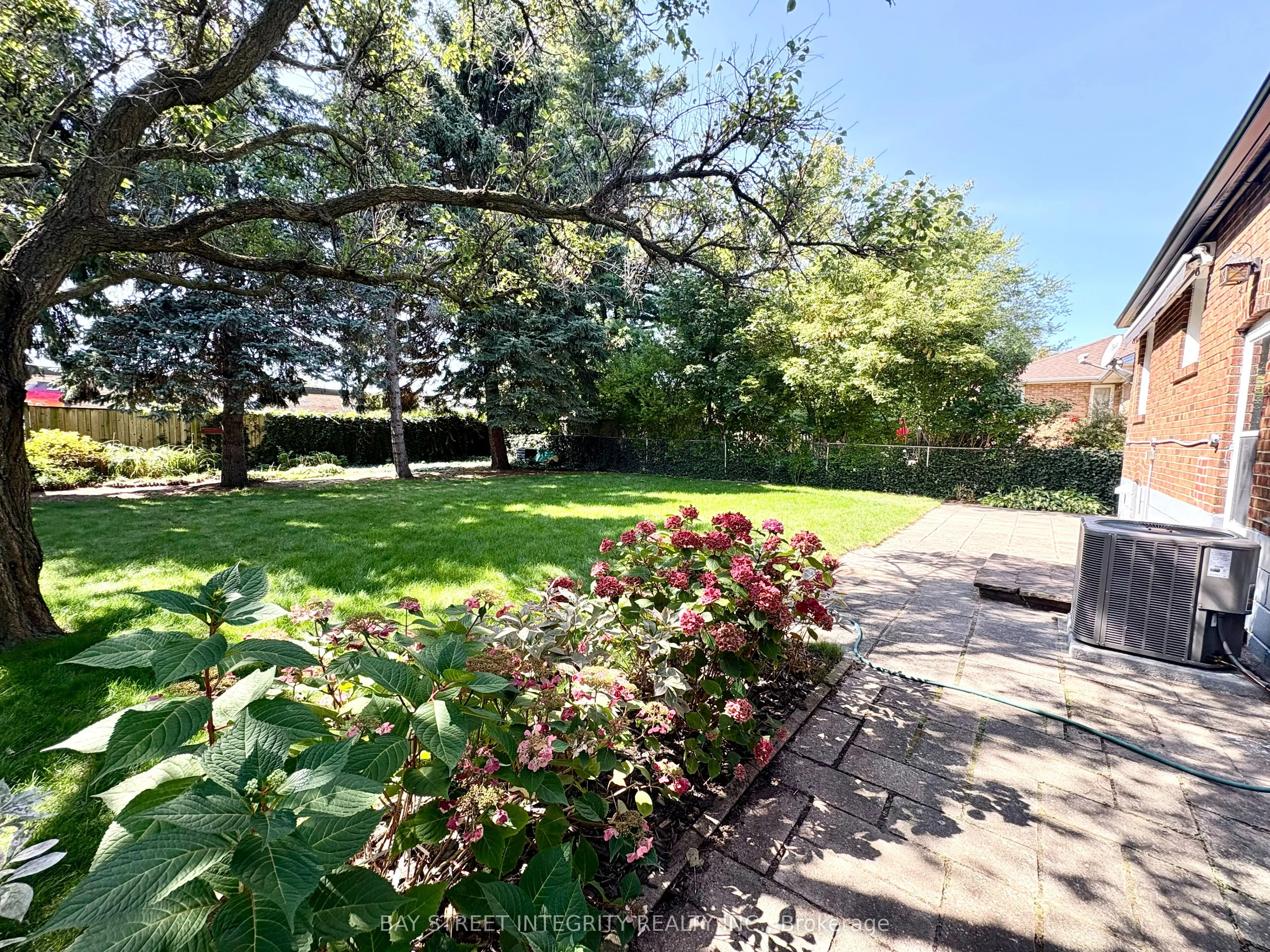 1270 Crossfield Bend