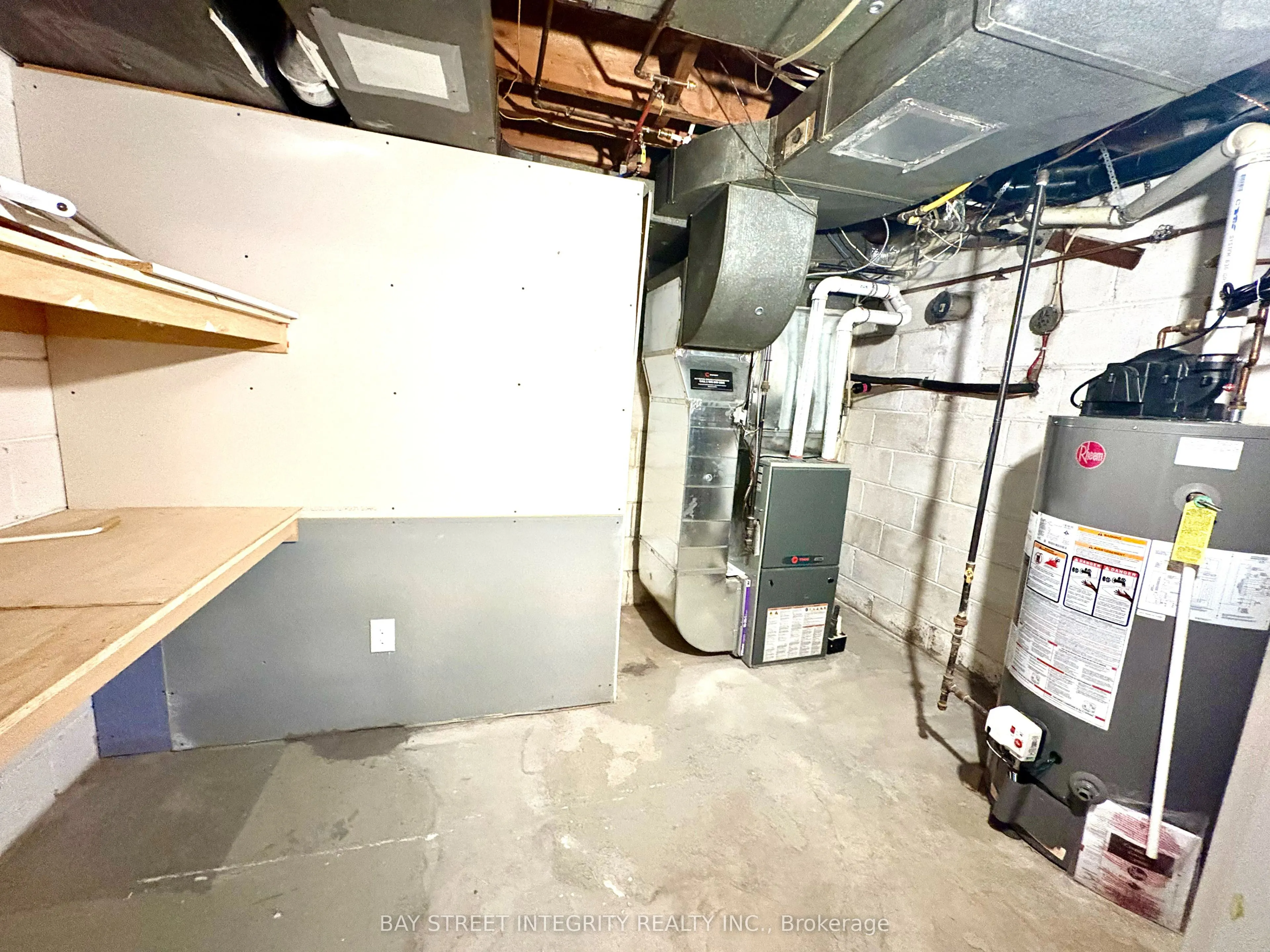 1270 Crossfield Bend