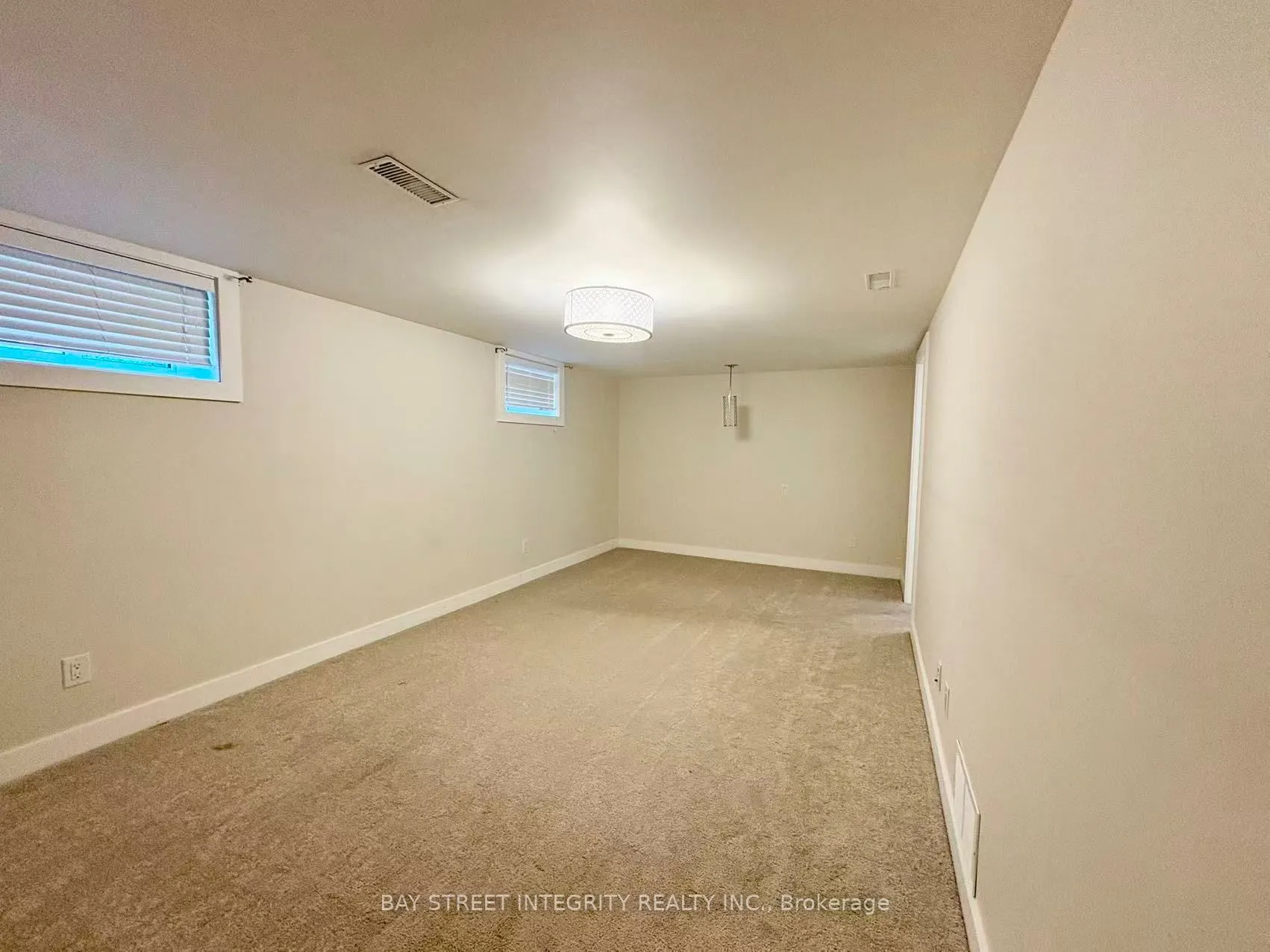 1270 Crossfield Bend