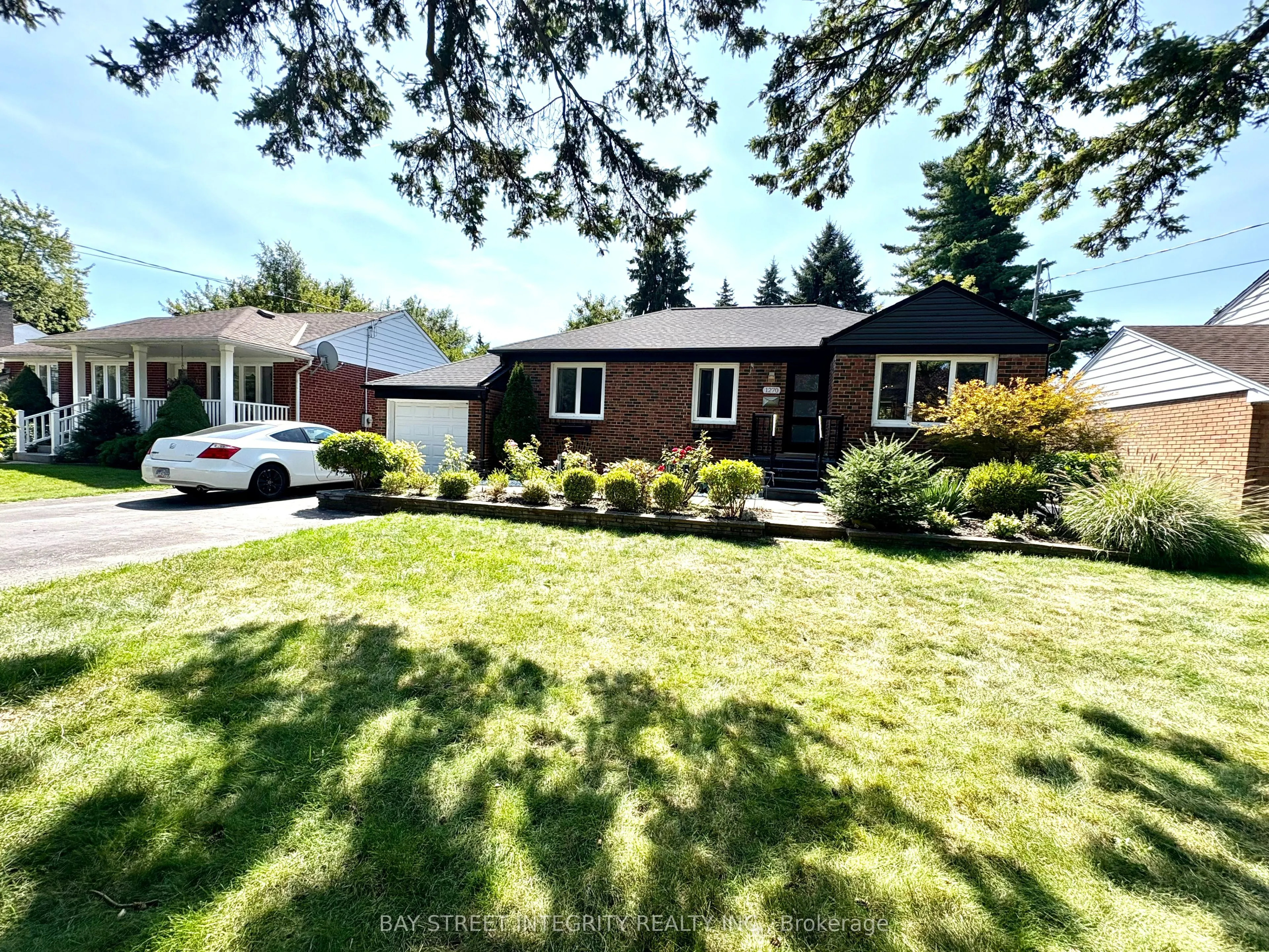 1270 Crossfield Bend