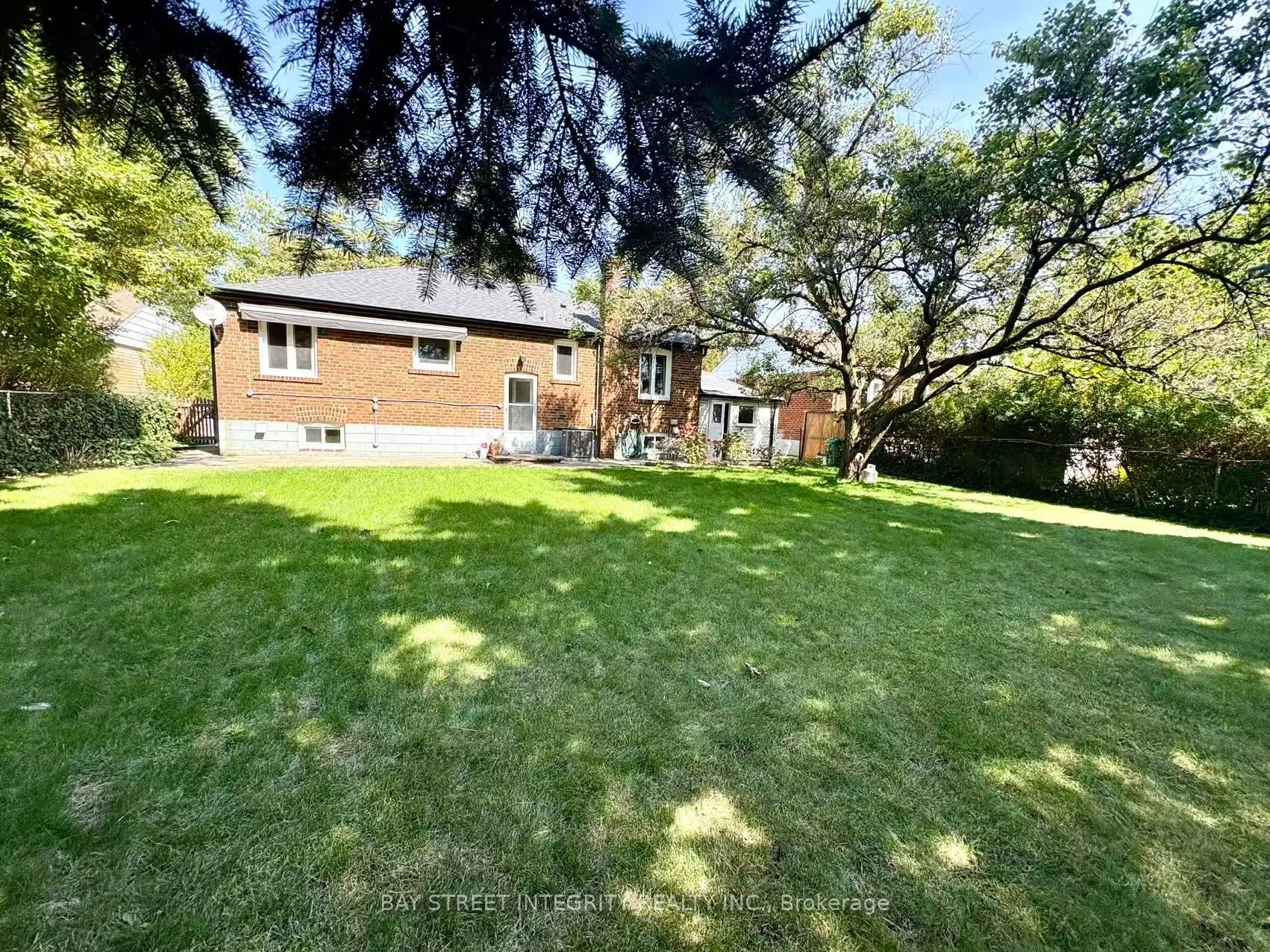 1270 Crossfield Bend