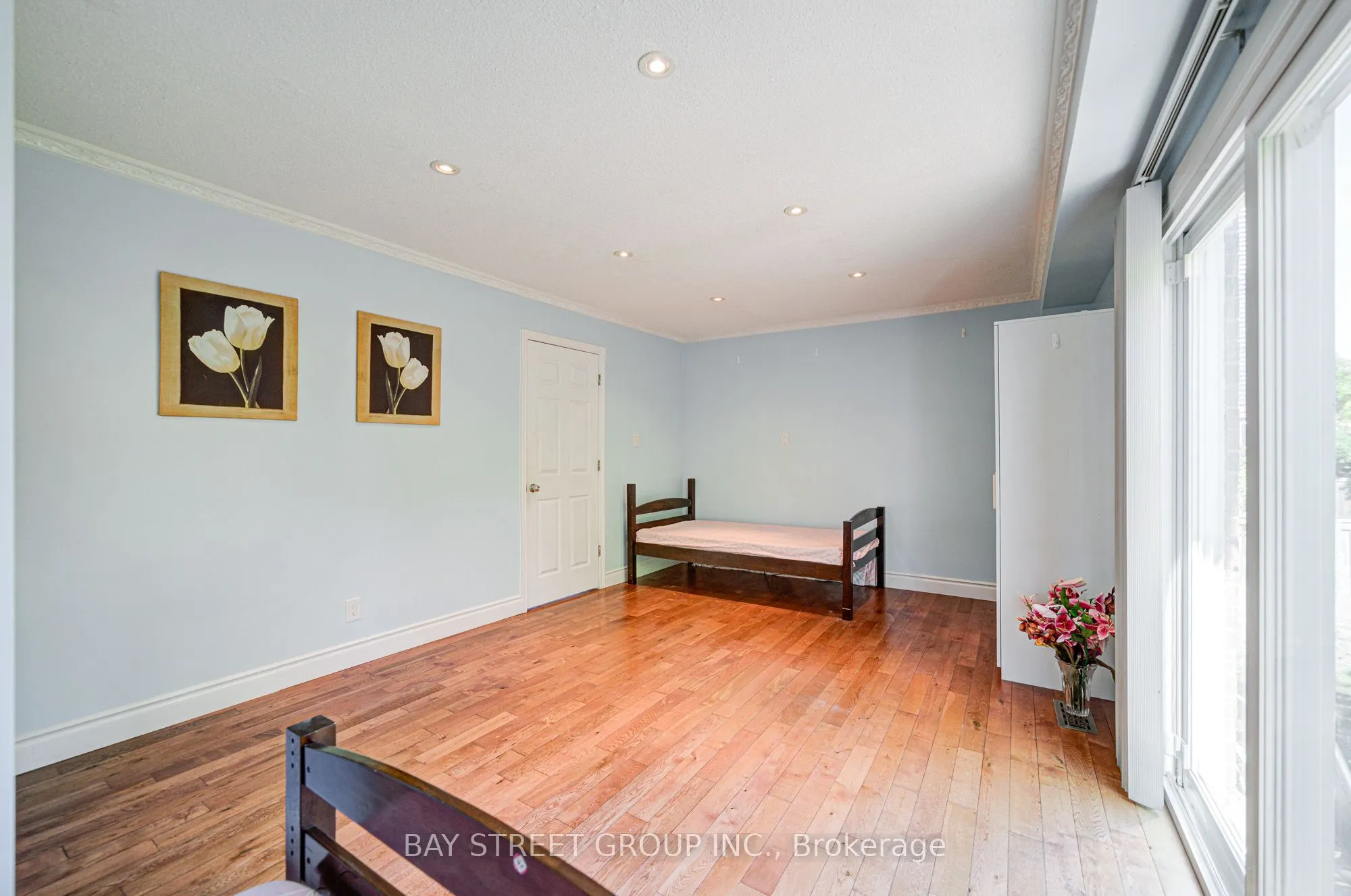 572 Rideau Gate