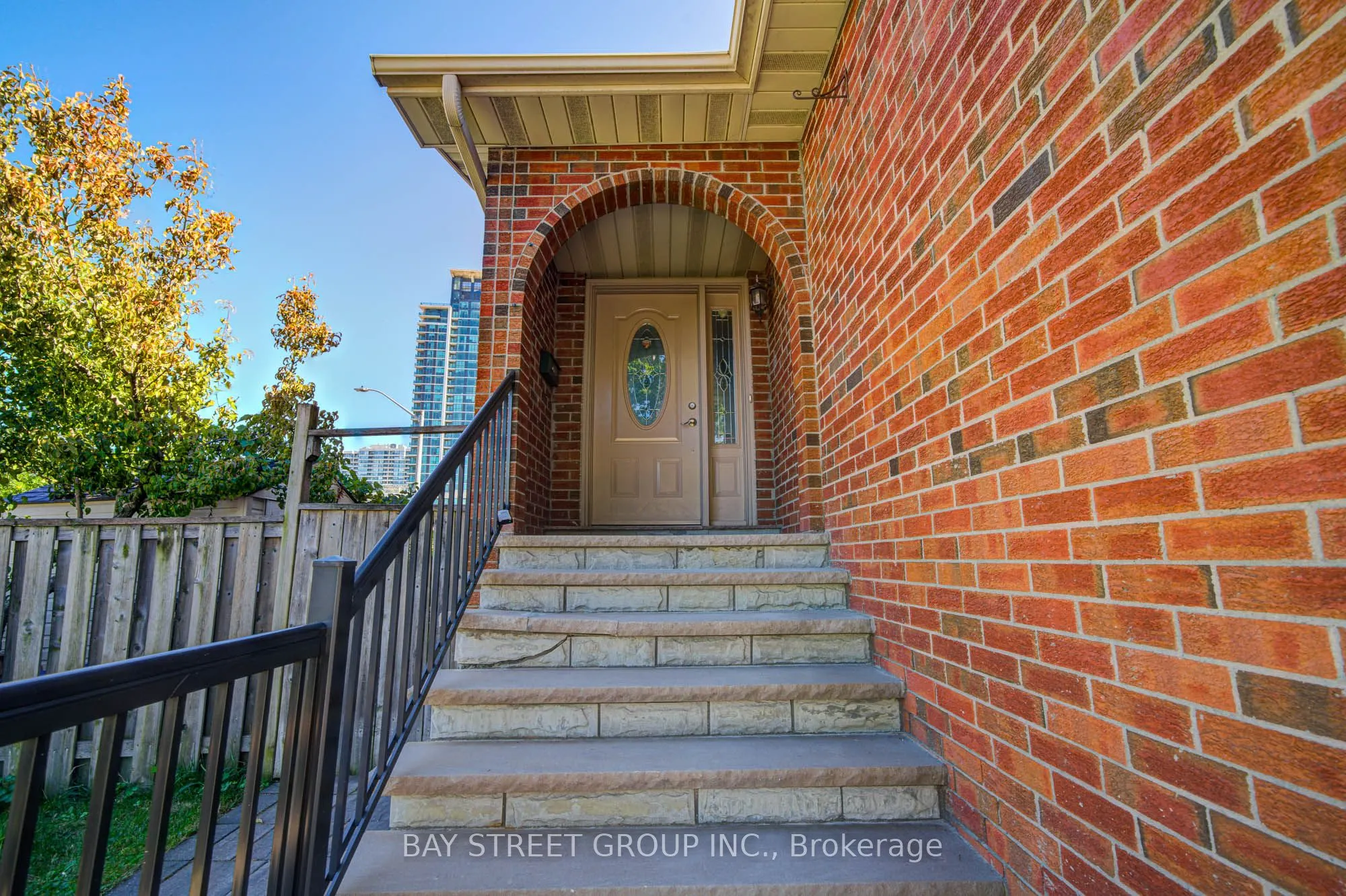 572 Rideau Gate