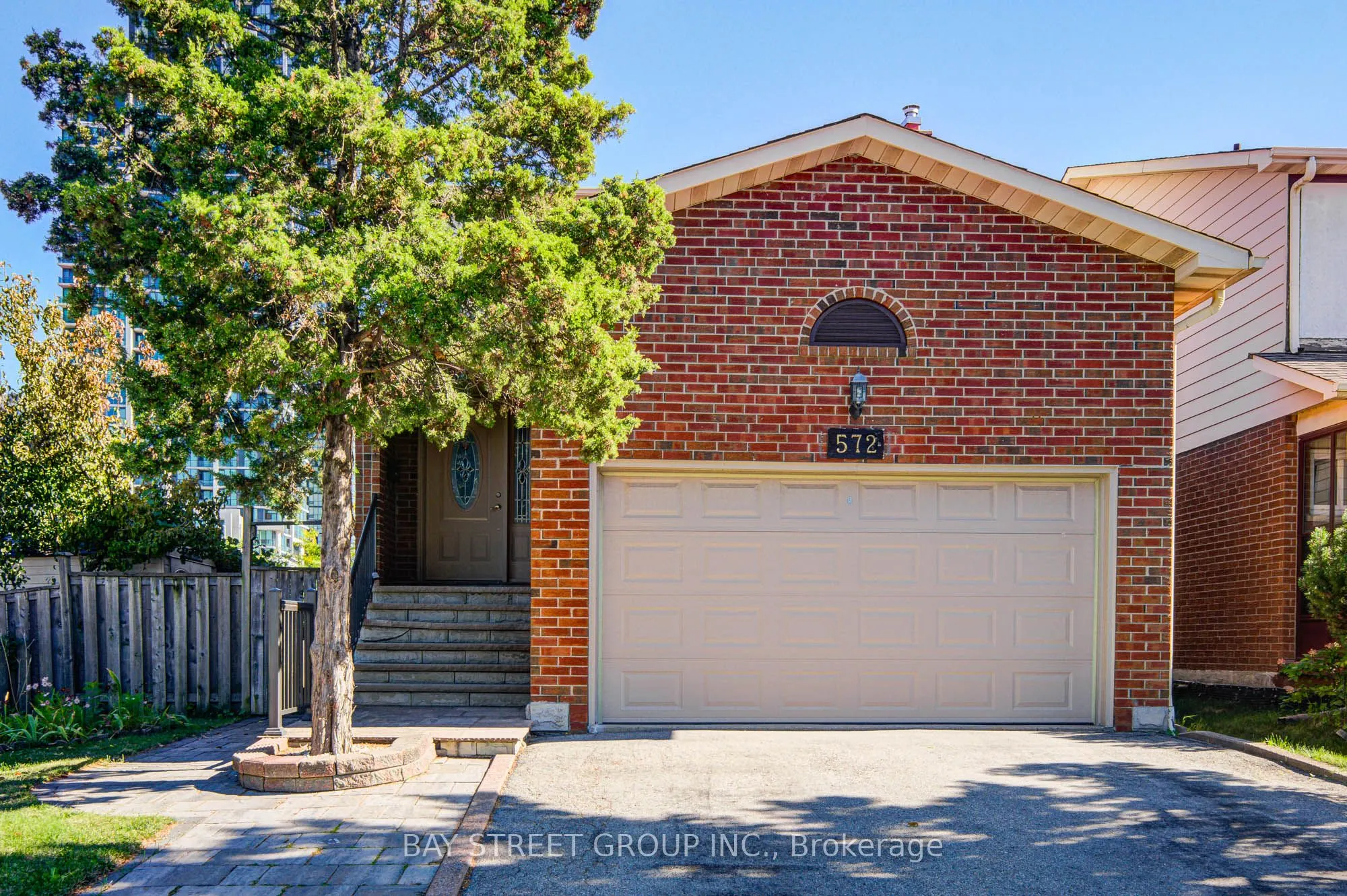 572 Rideau Gate