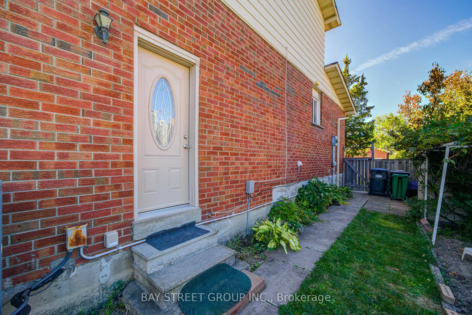 572 Rideau Gate