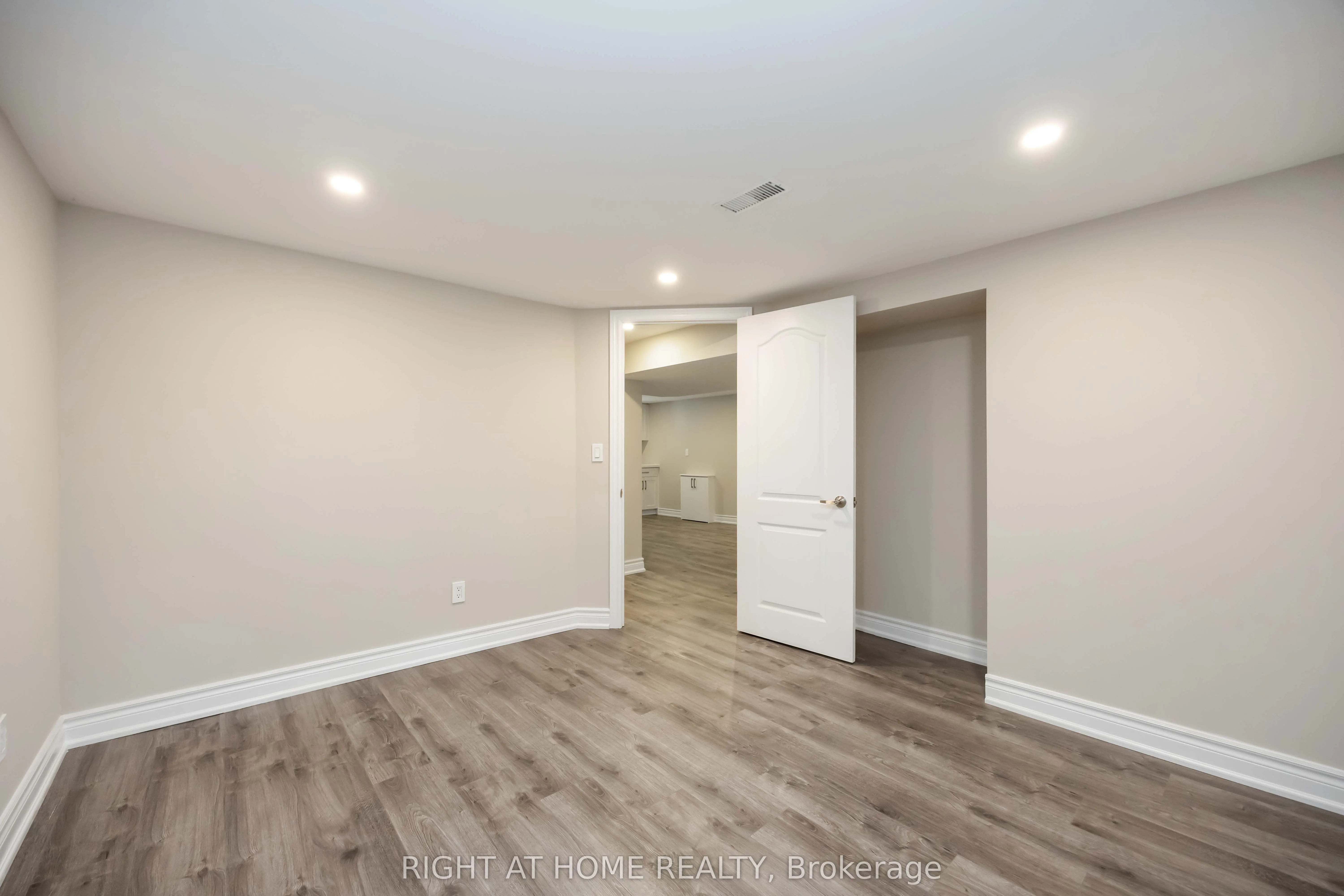 12 Rosalie Avenue N